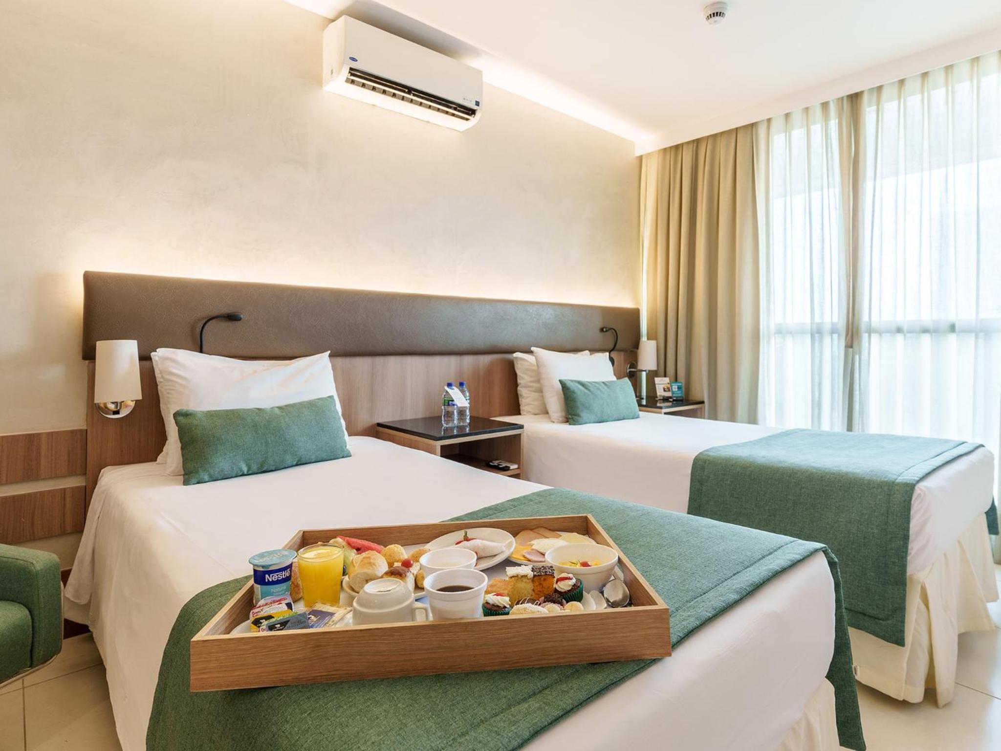 Athos Bulcão Hplus Executive — Standard Twin Room