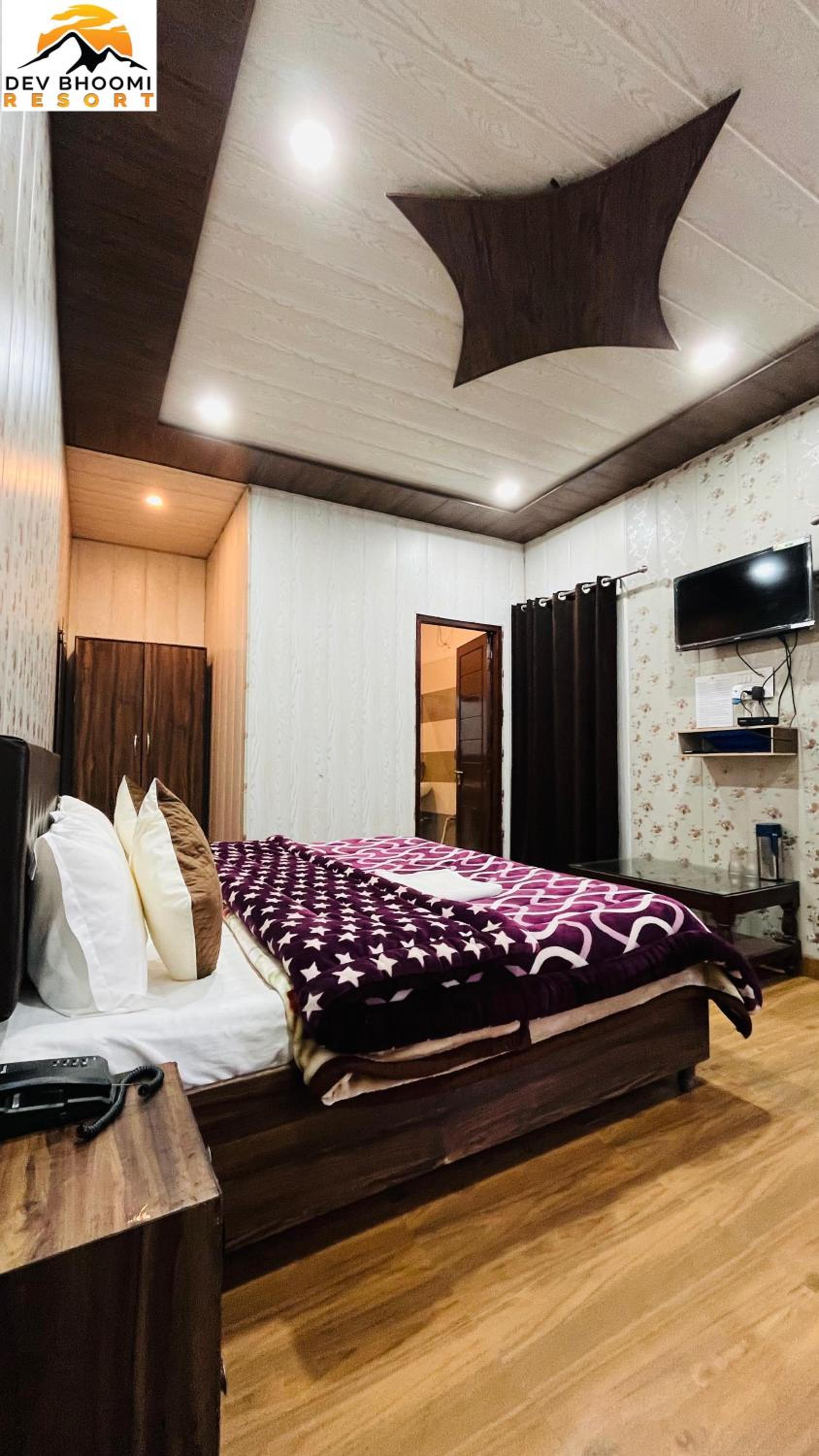 Deluxe Double Room (2 Adults + 1 Child) photo 3