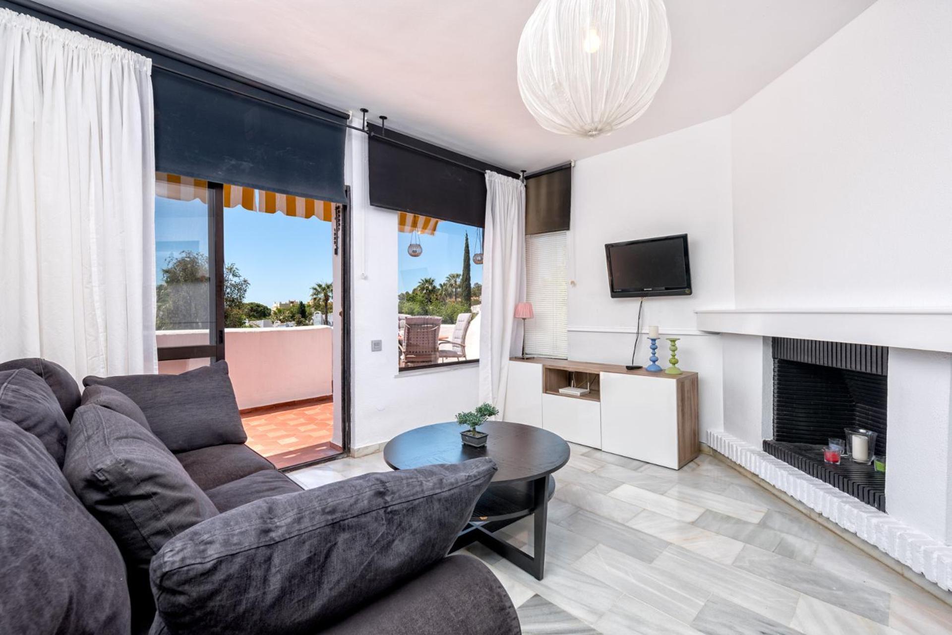 Apartamento de dos habitaciones con terraza y vista al mar