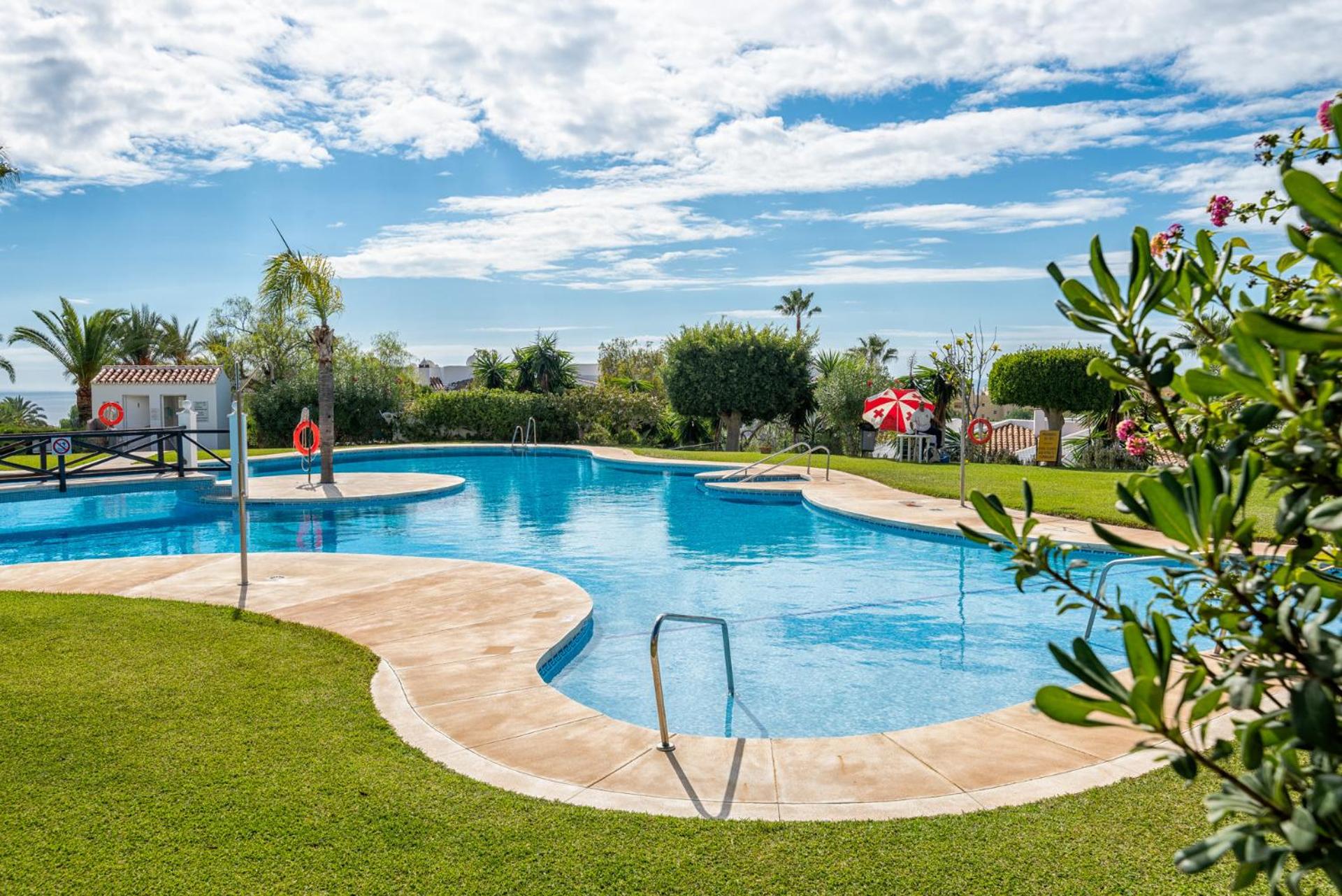 Two-Bedroom Apartment with Terrace and Sea View photo 2