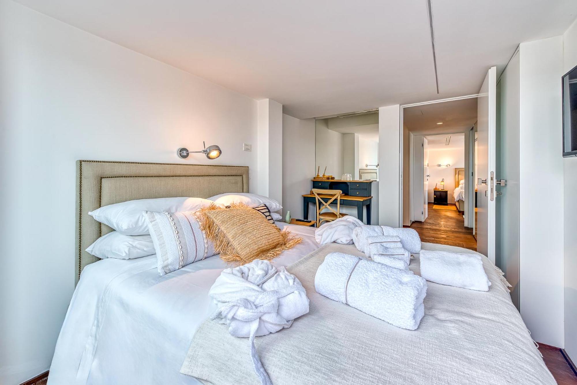 Three-Bedroom Apartment with Balcony
