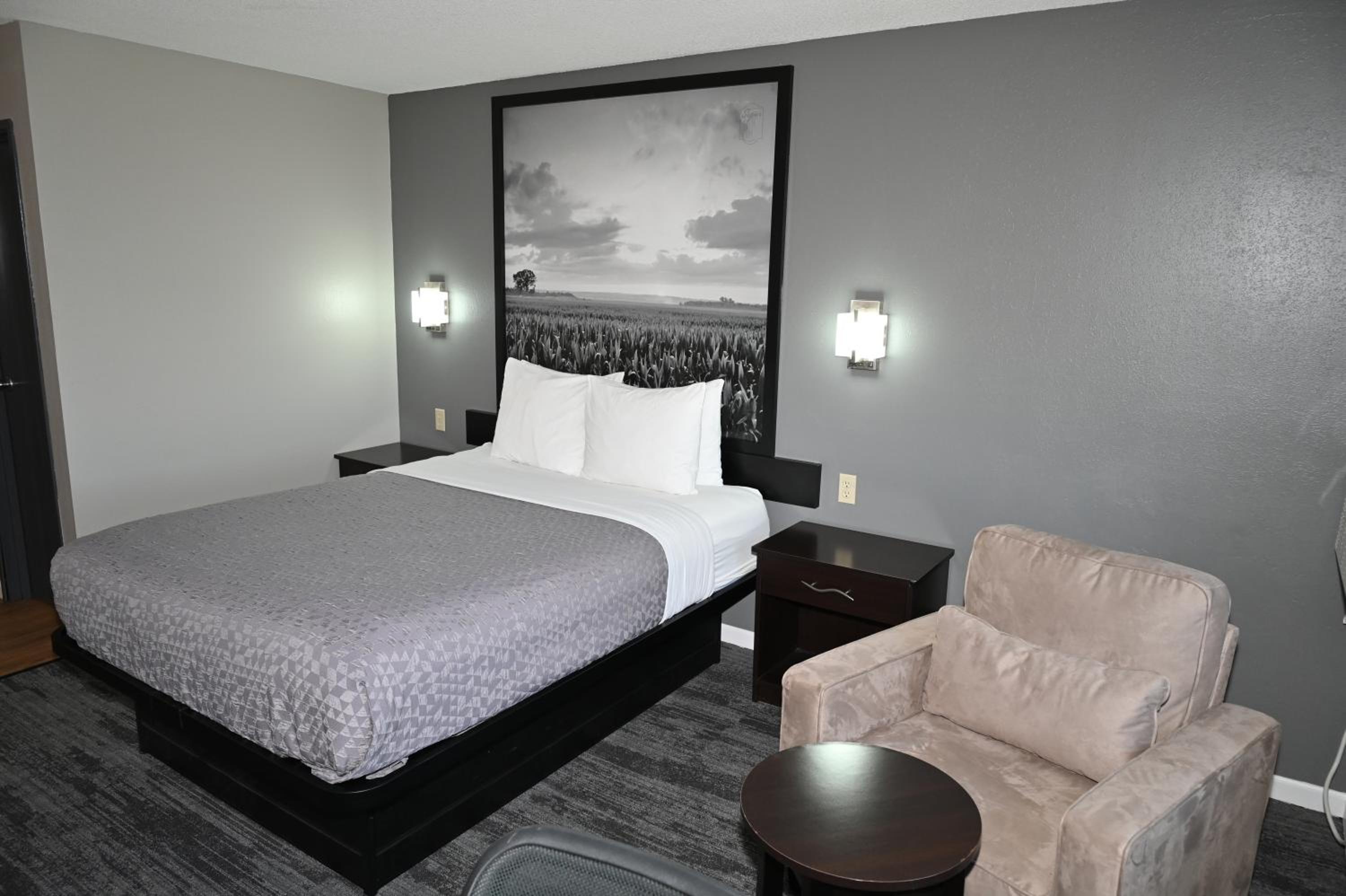 Queen Room - Non-Smoking - Photo 3