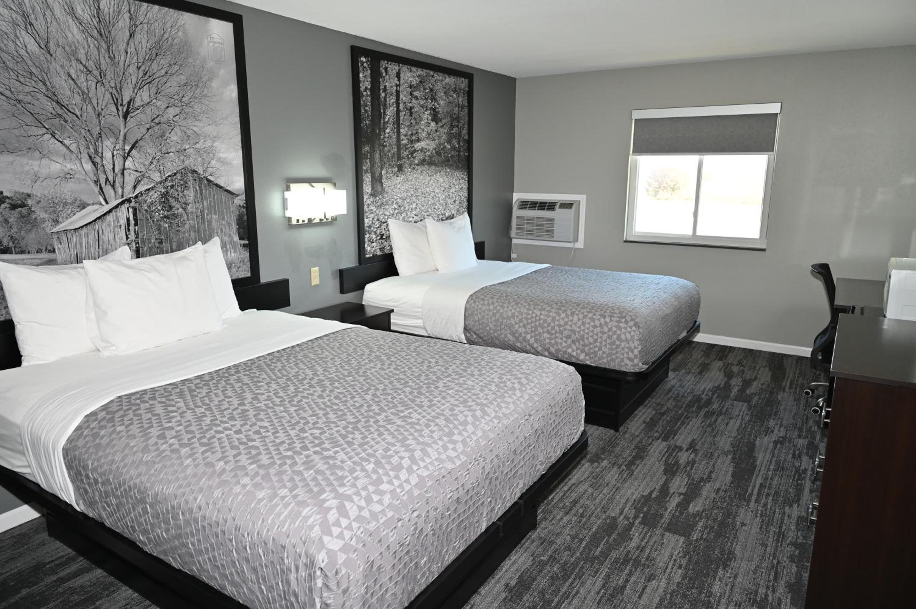 Queen Room with Two Queen Beds - Non-Smoking - Photo 1