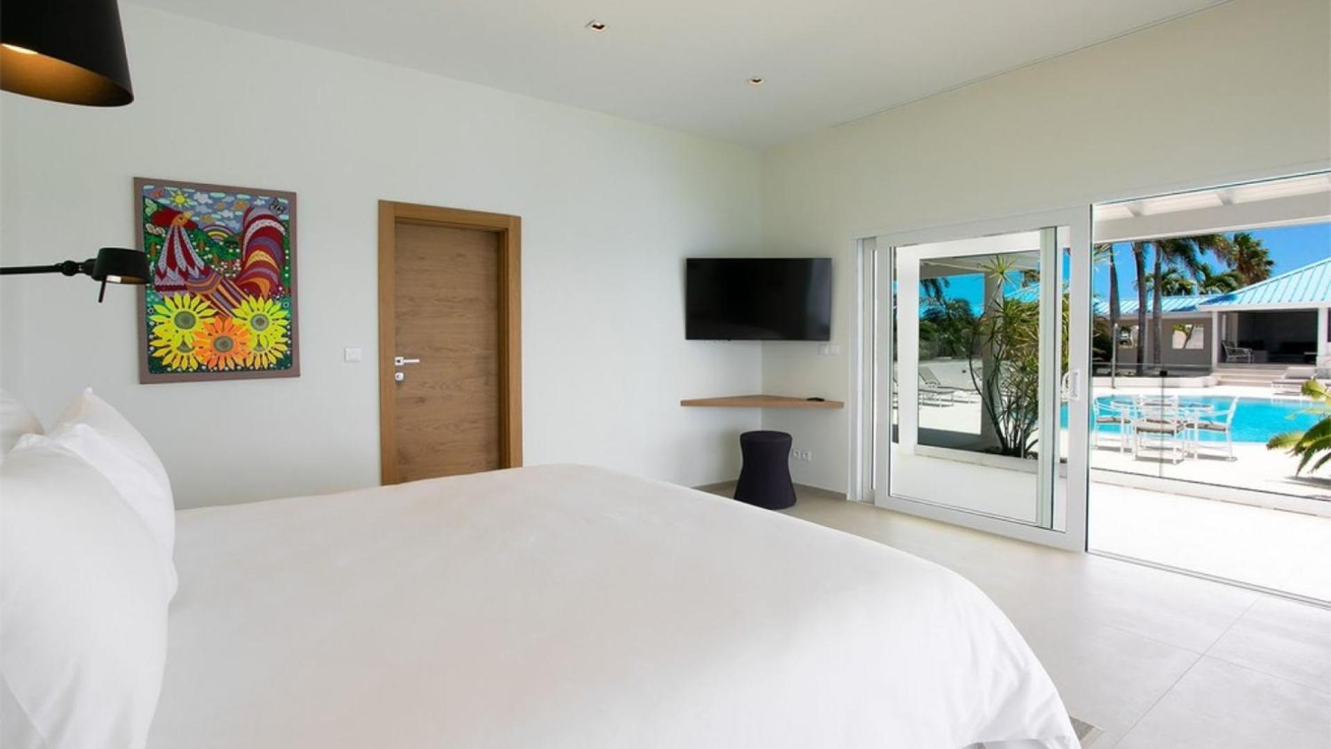 Five-Bedroom Villa photo 1