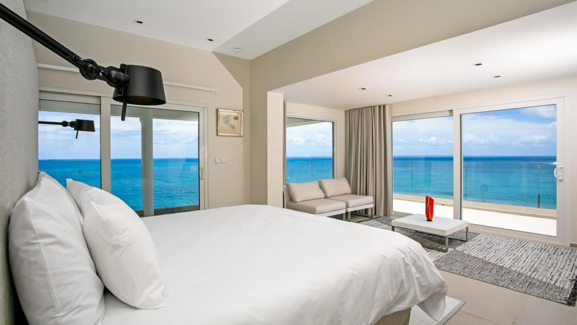 Five-Bedroom Villa photo 2