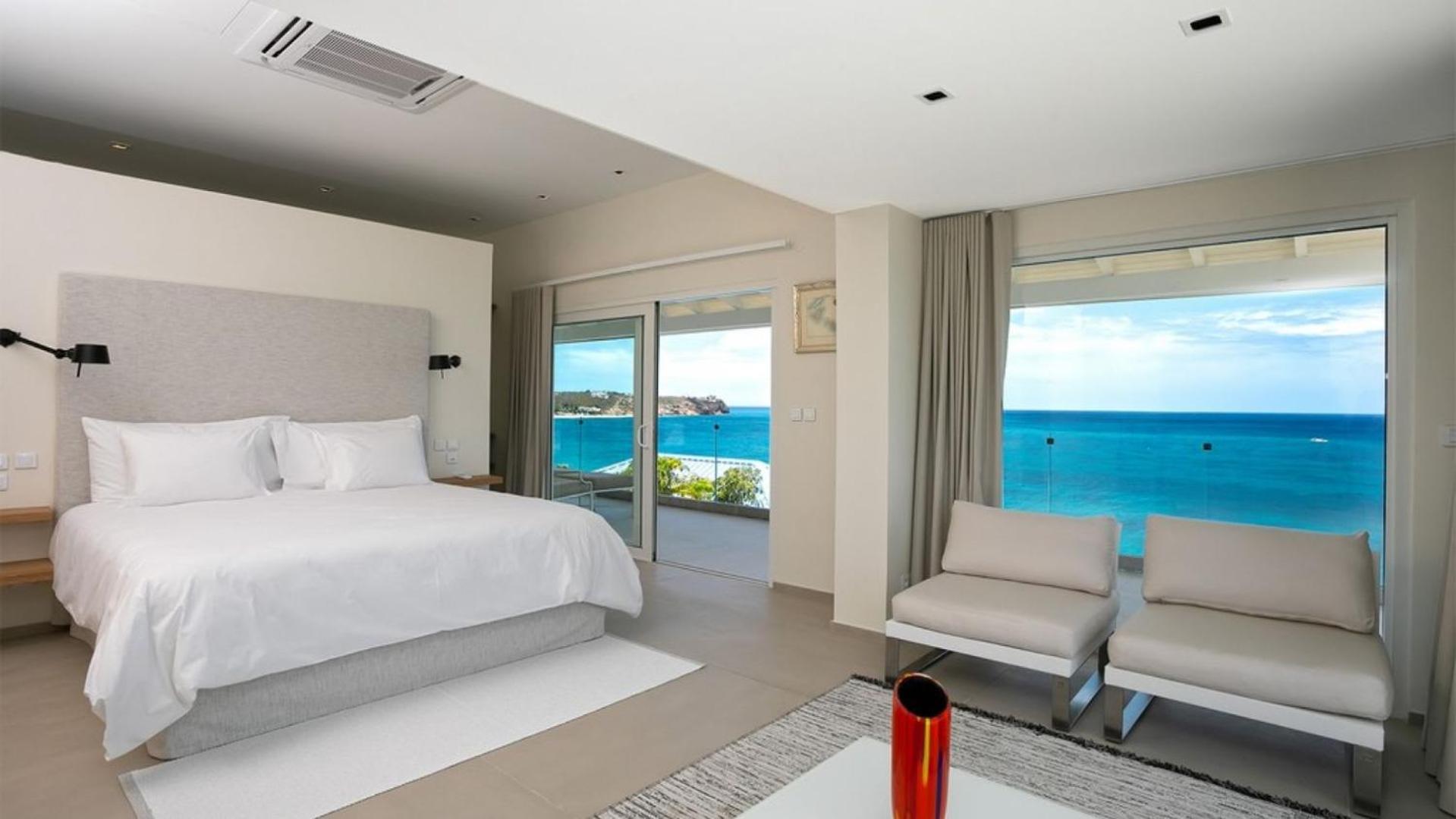Five-Bedroom Villa photo 3