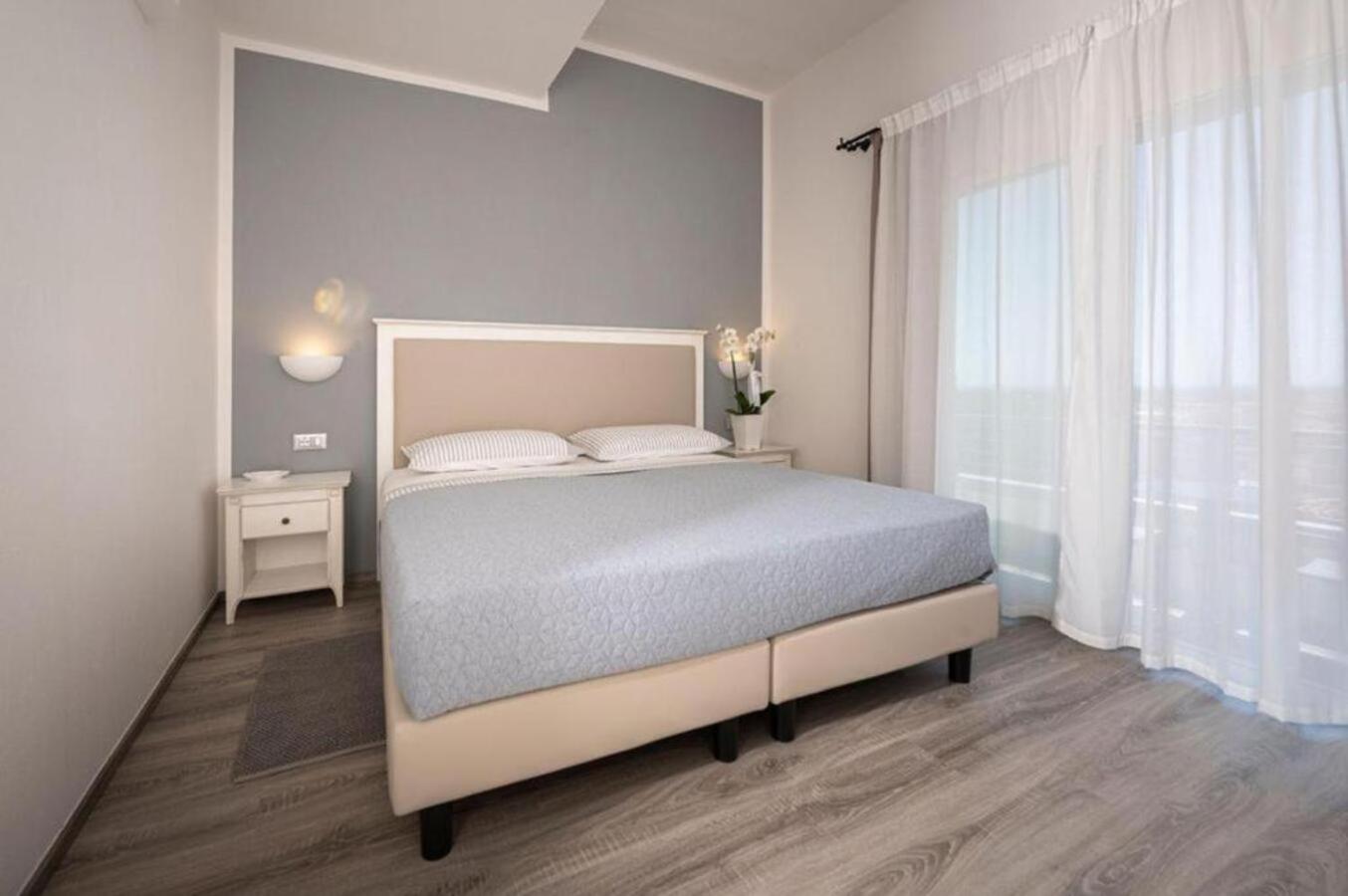 King Room with Spa Bath