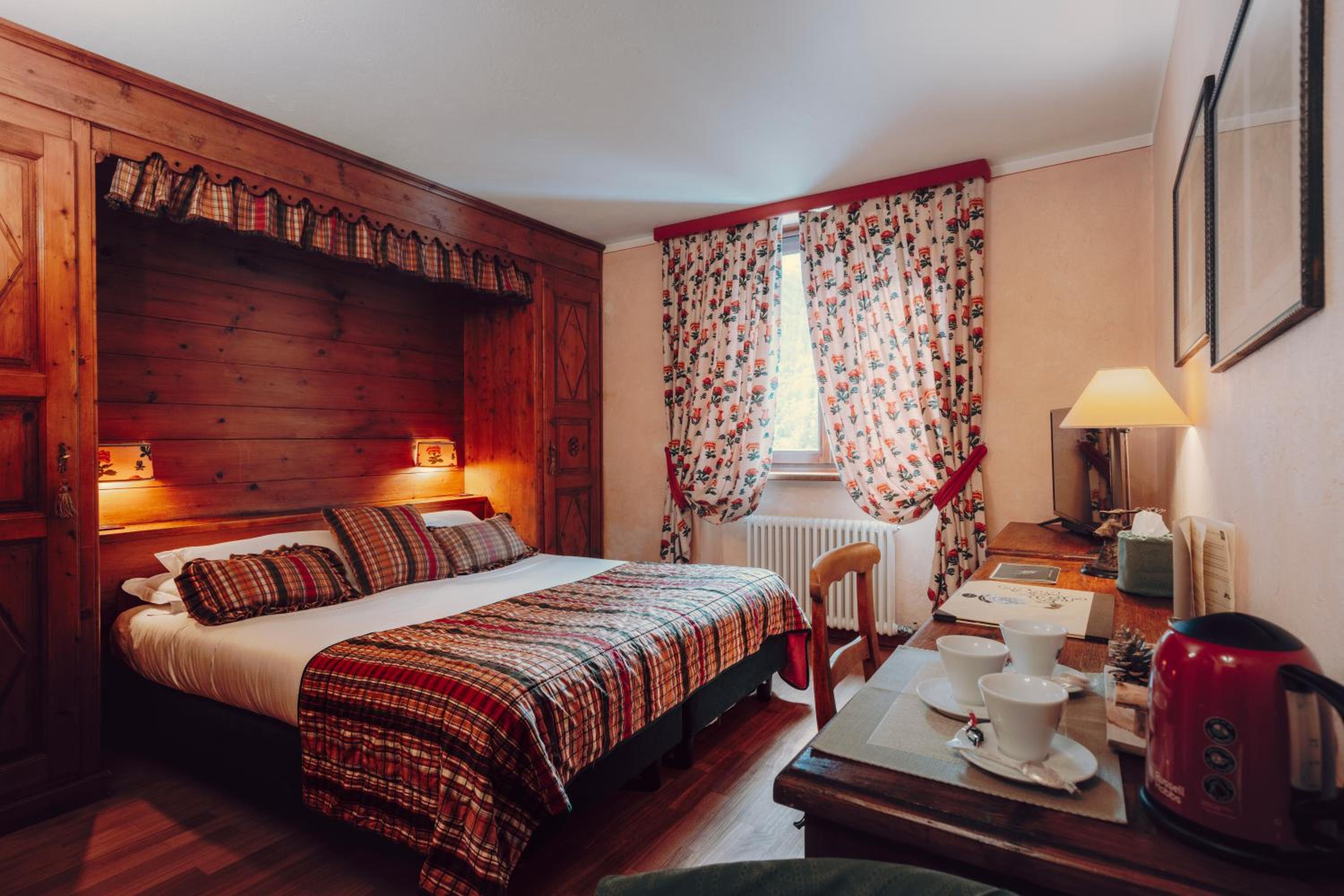 Suite - Photo 1