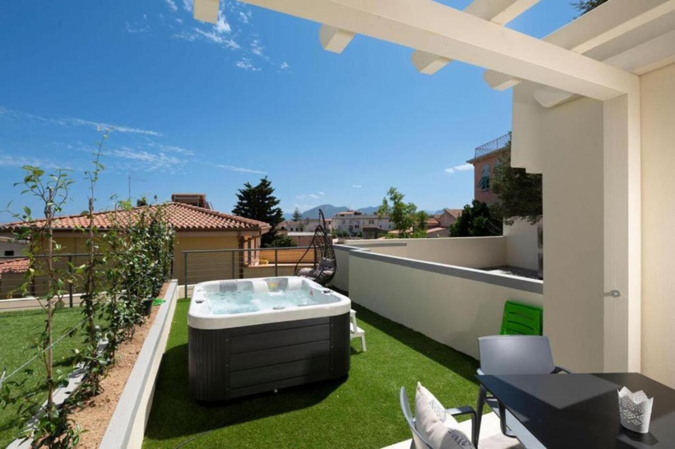 Double Room with Spa Bath photo 2