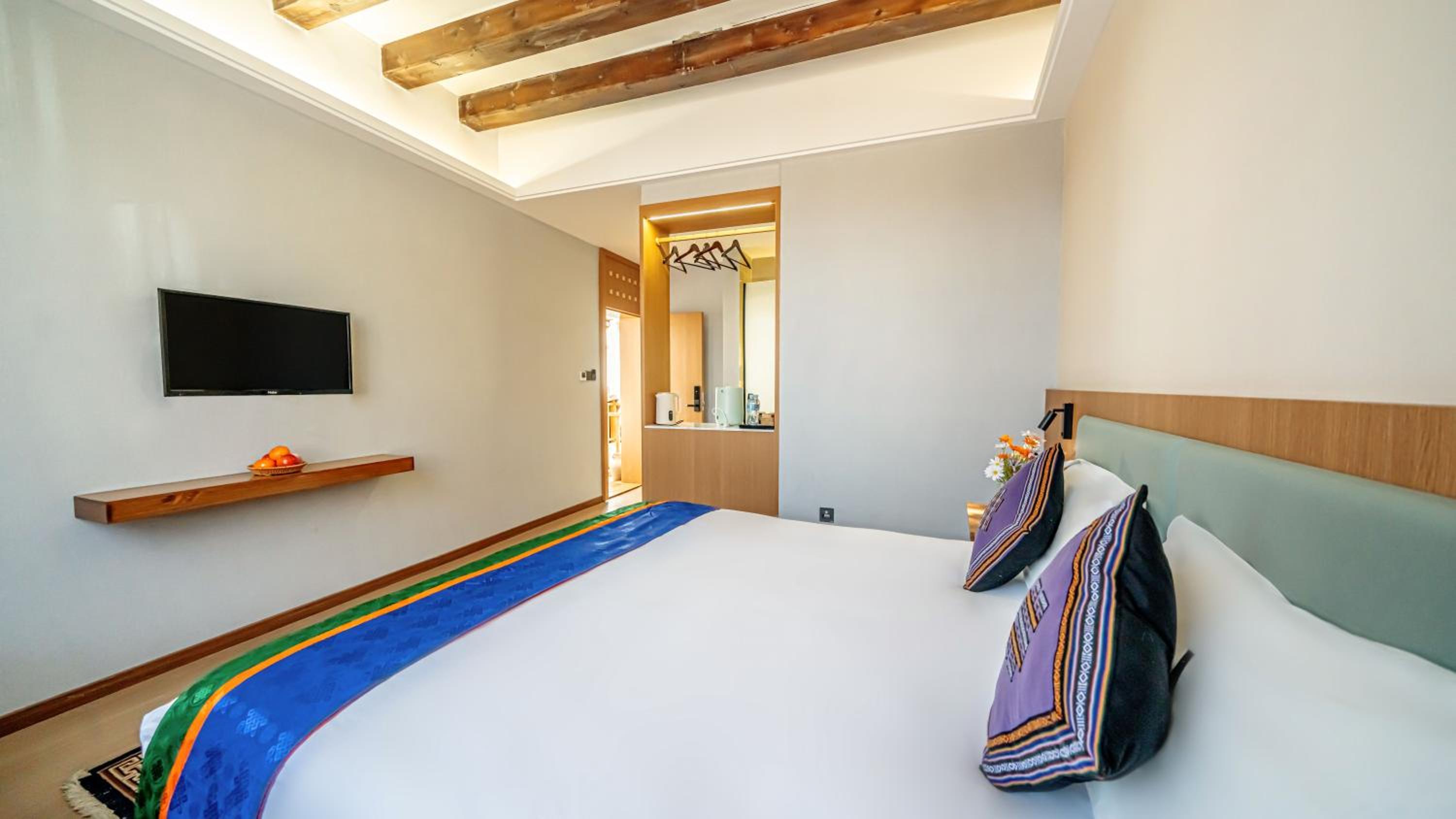 Deluxe Queen Room