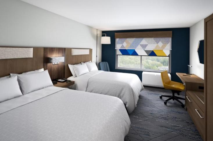 Queen Room with Two Queen Beds - Mobility Access Tub/Non-Smoking - Photo 5