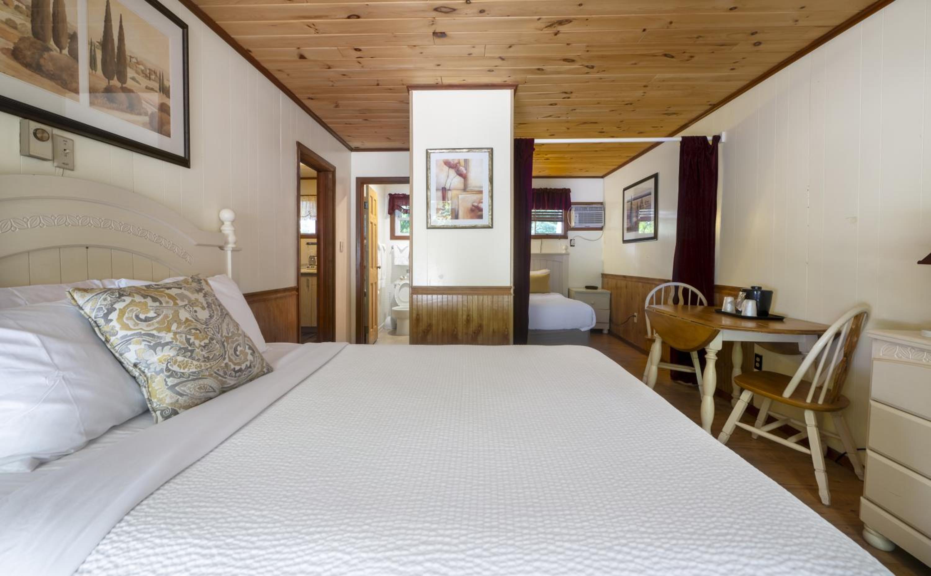 Studio Suite with Kitchenette photo 3