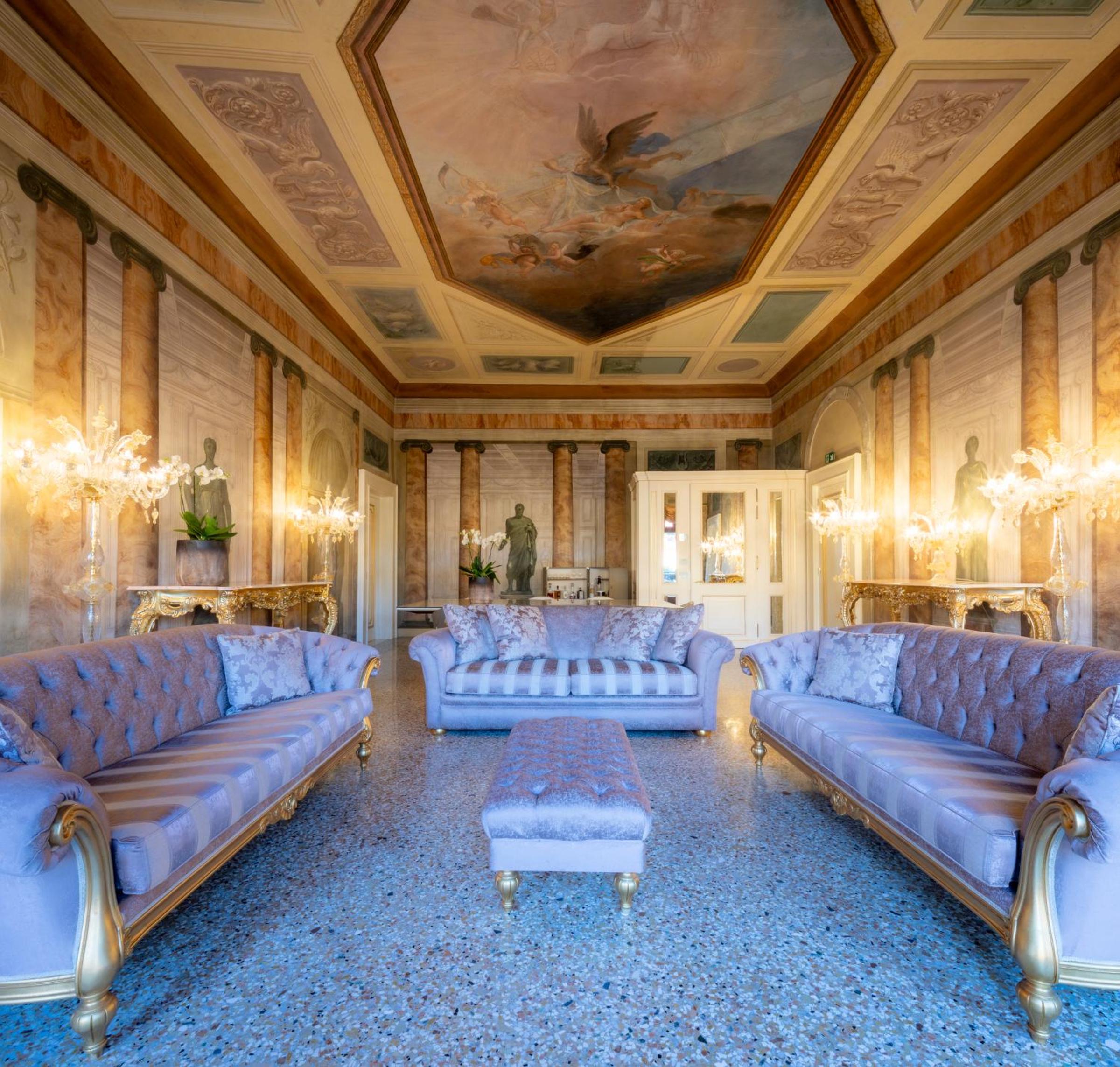 Presidential Suite with Canal View photo 2