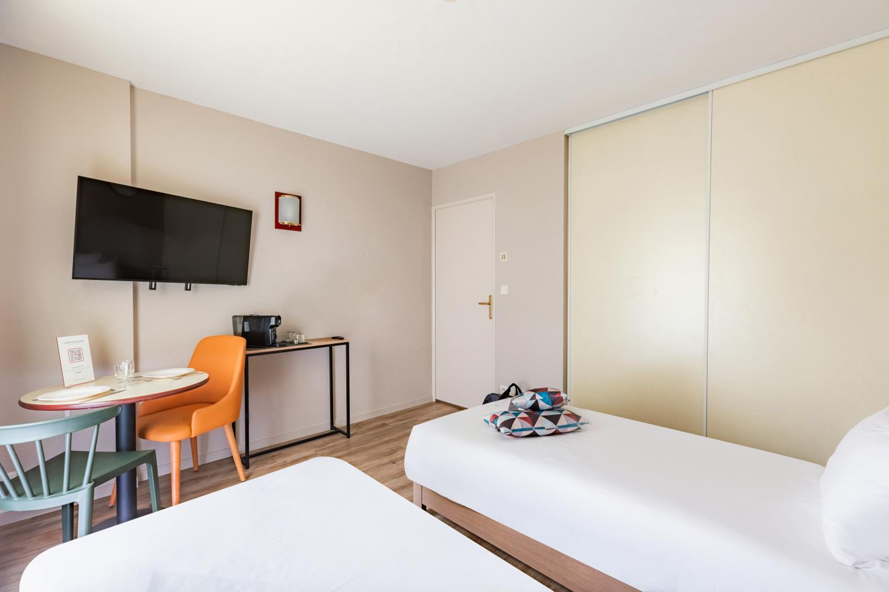 Twin Studio - Photo 1