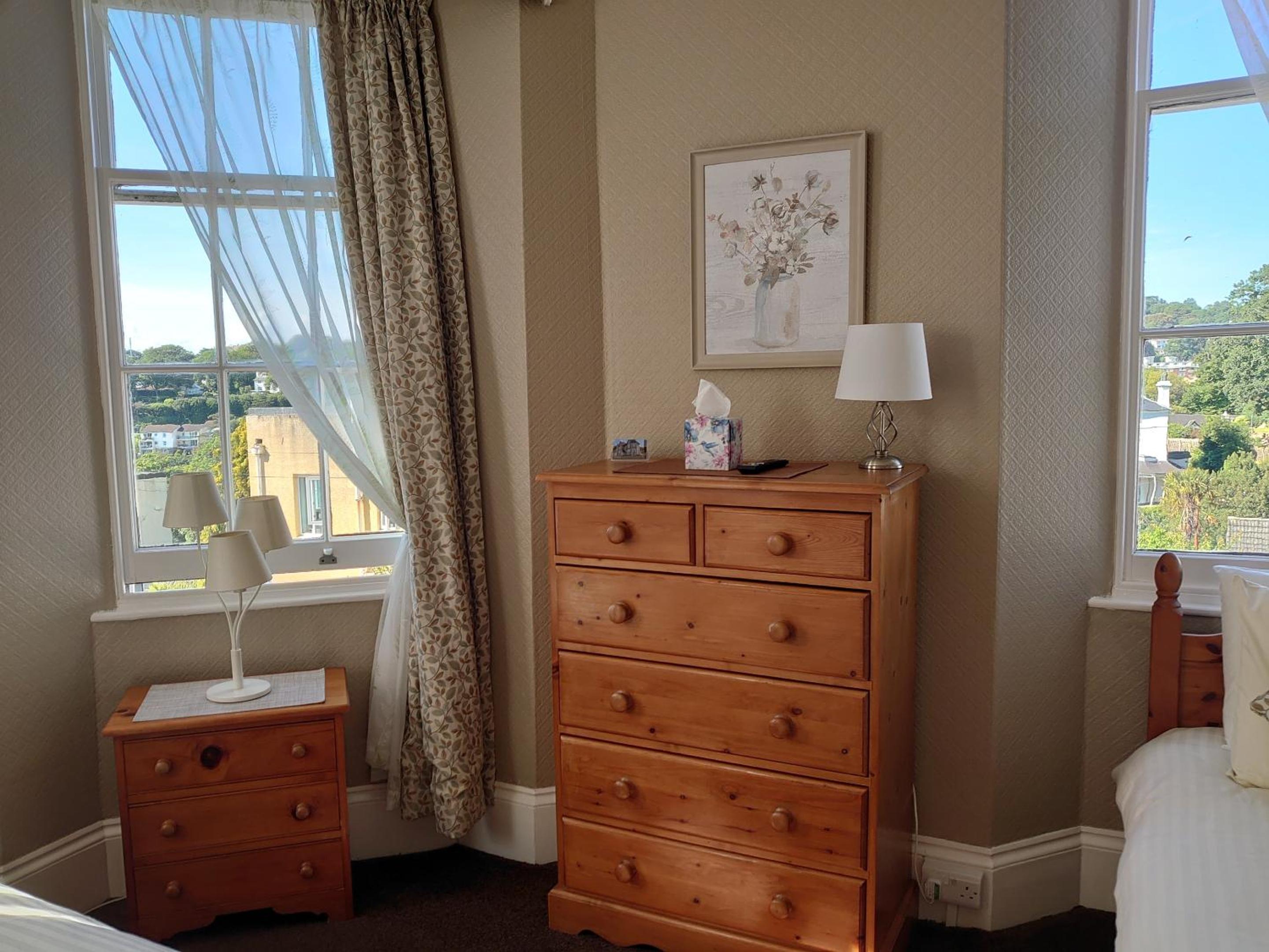 Quadruple Room with Private Bathroom photo 2