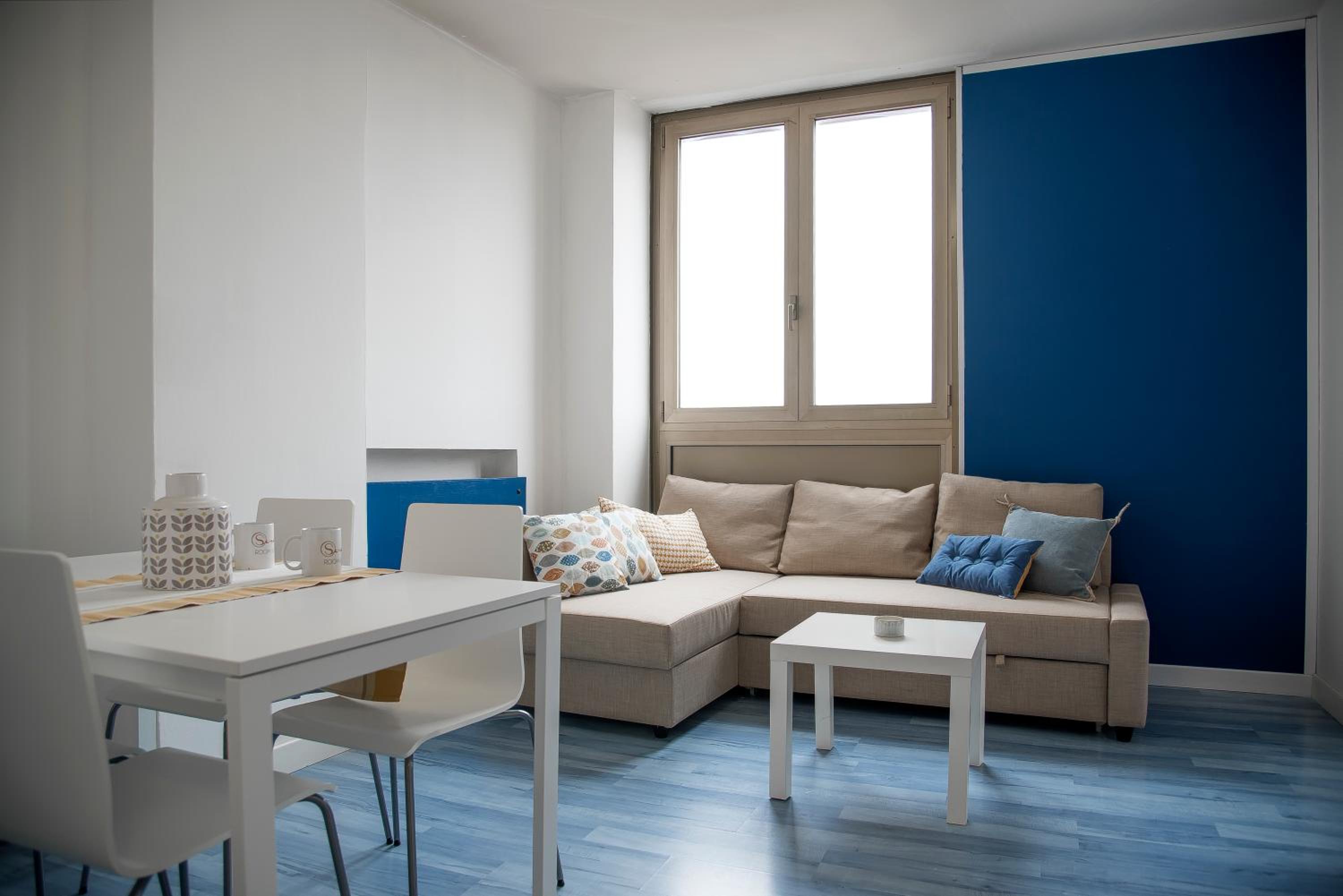 One-Bedroom Apartment photo 1