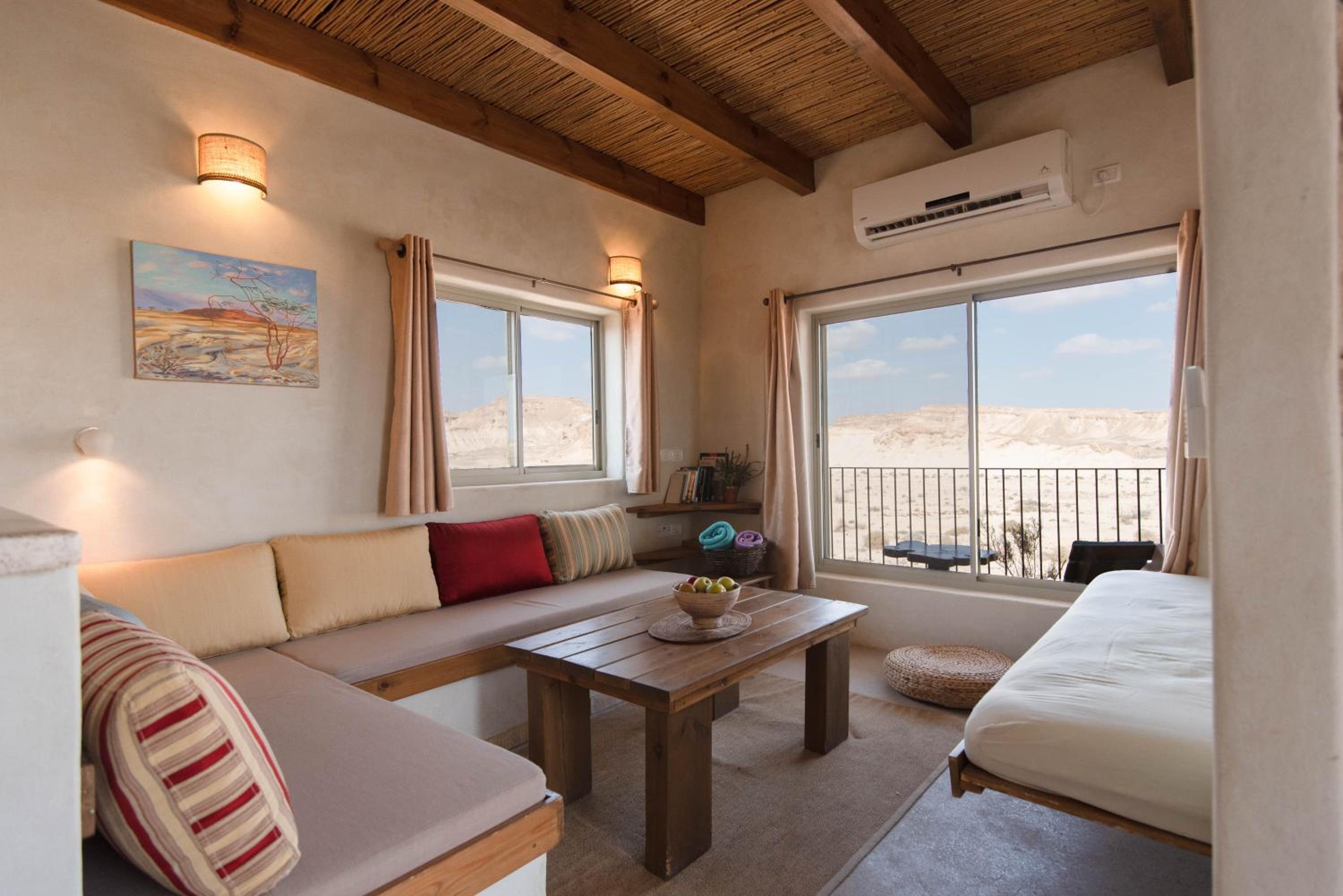 One-Bedroom Apartment with Mountain View
