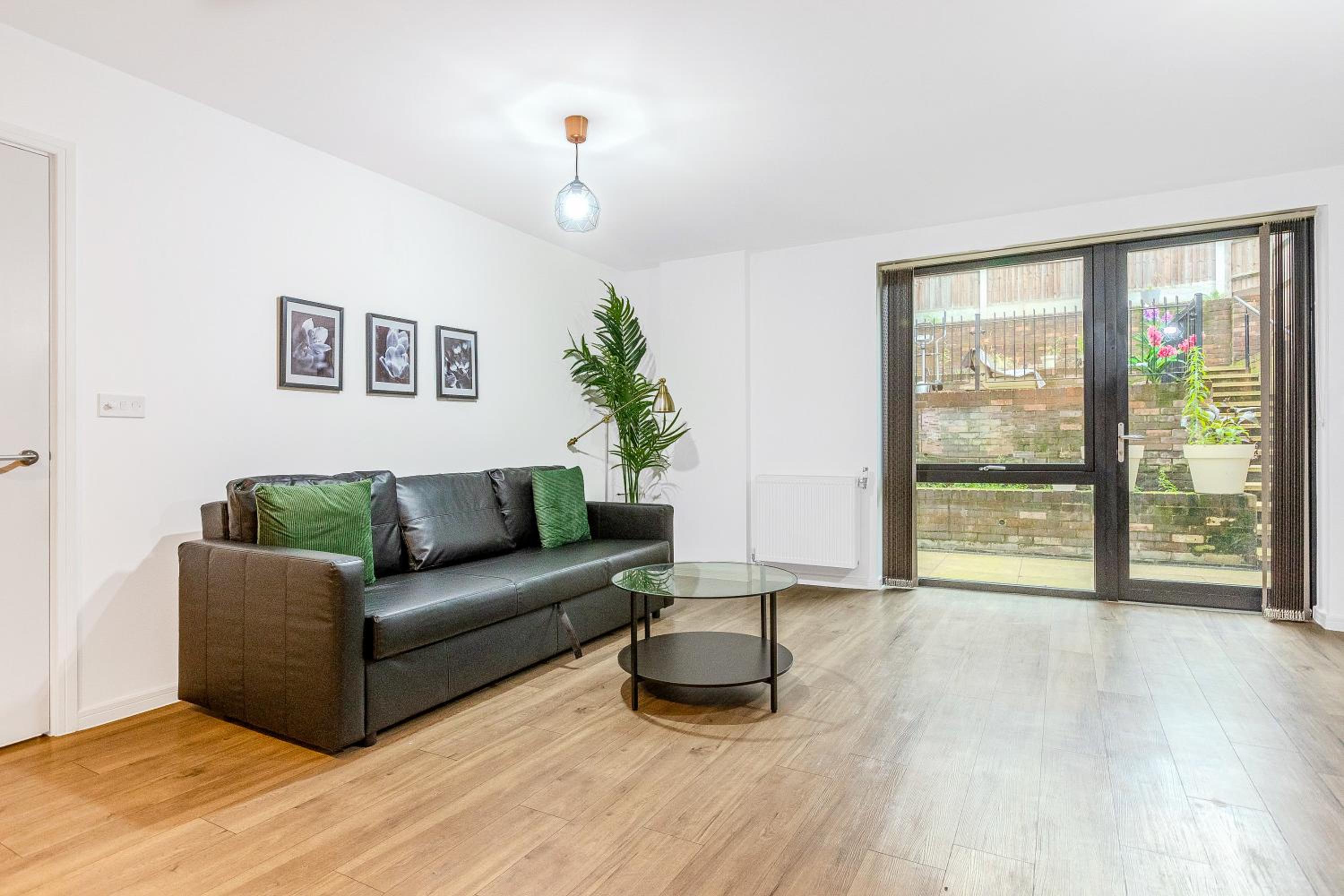 Three-Bedroom Apartment photo 1