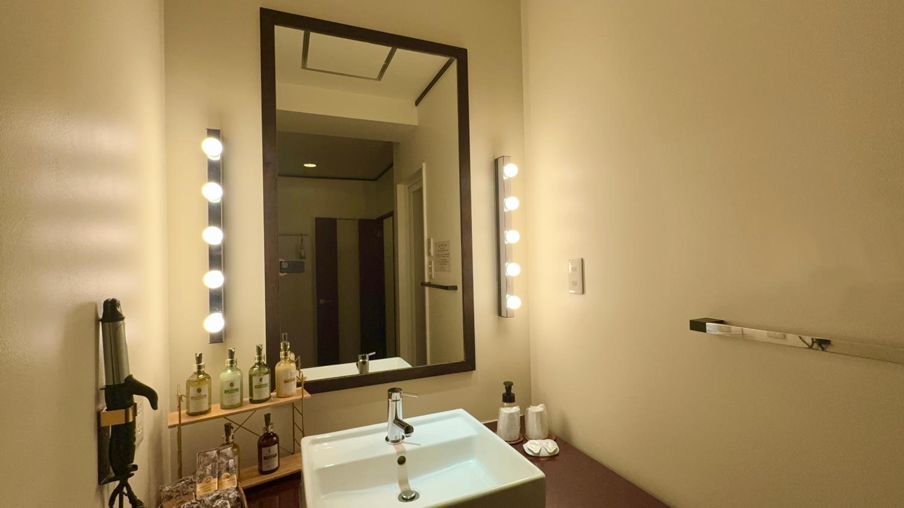 Double Room - Photo 6