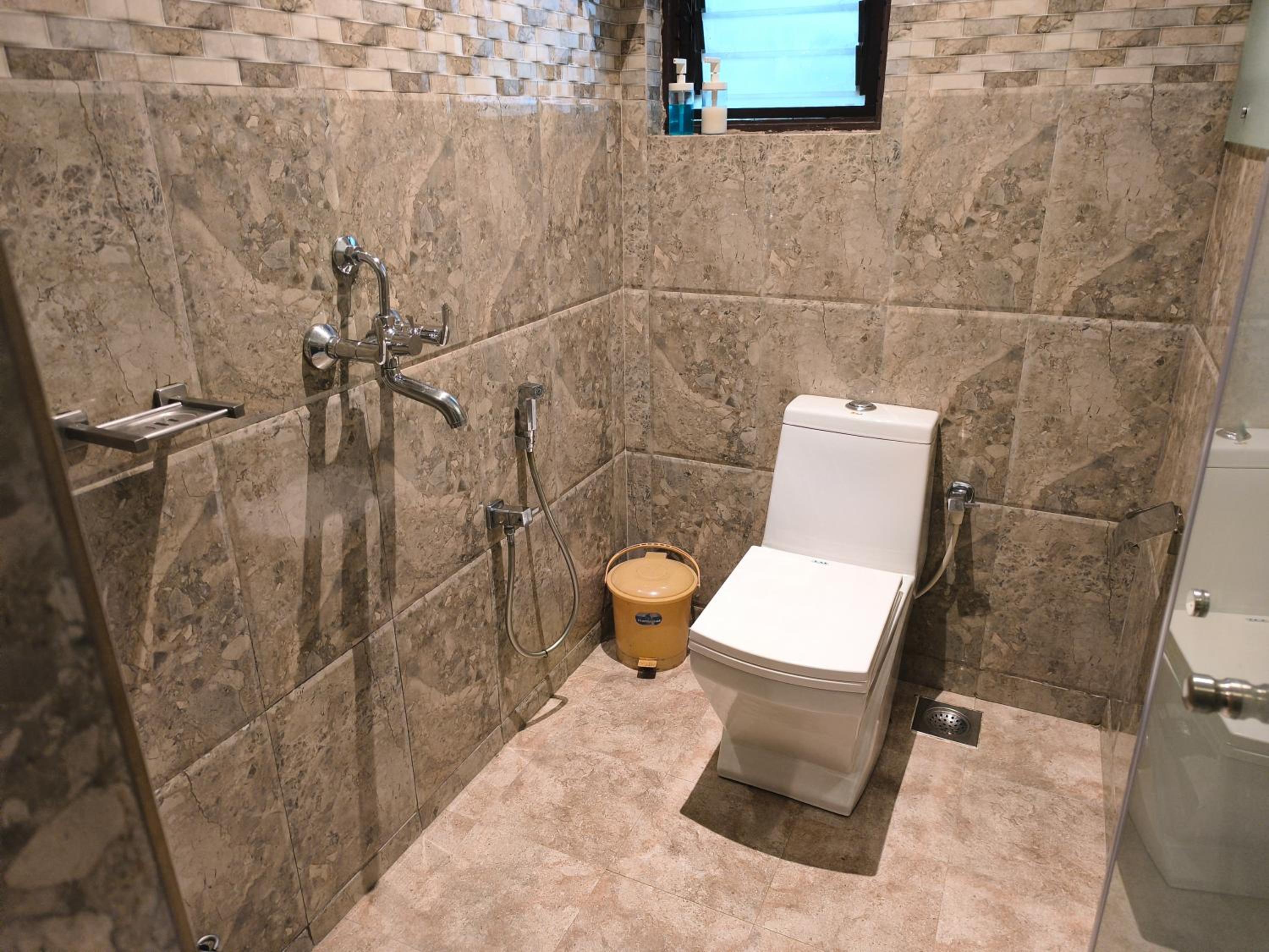 Superior Suite - Photo 13