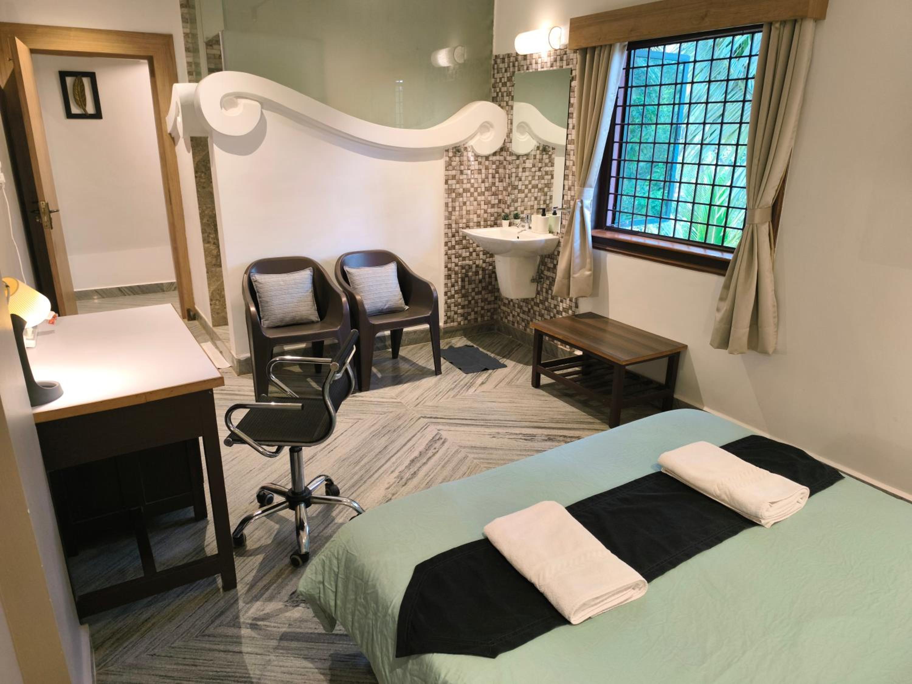 Superior Suite - Photo 6
