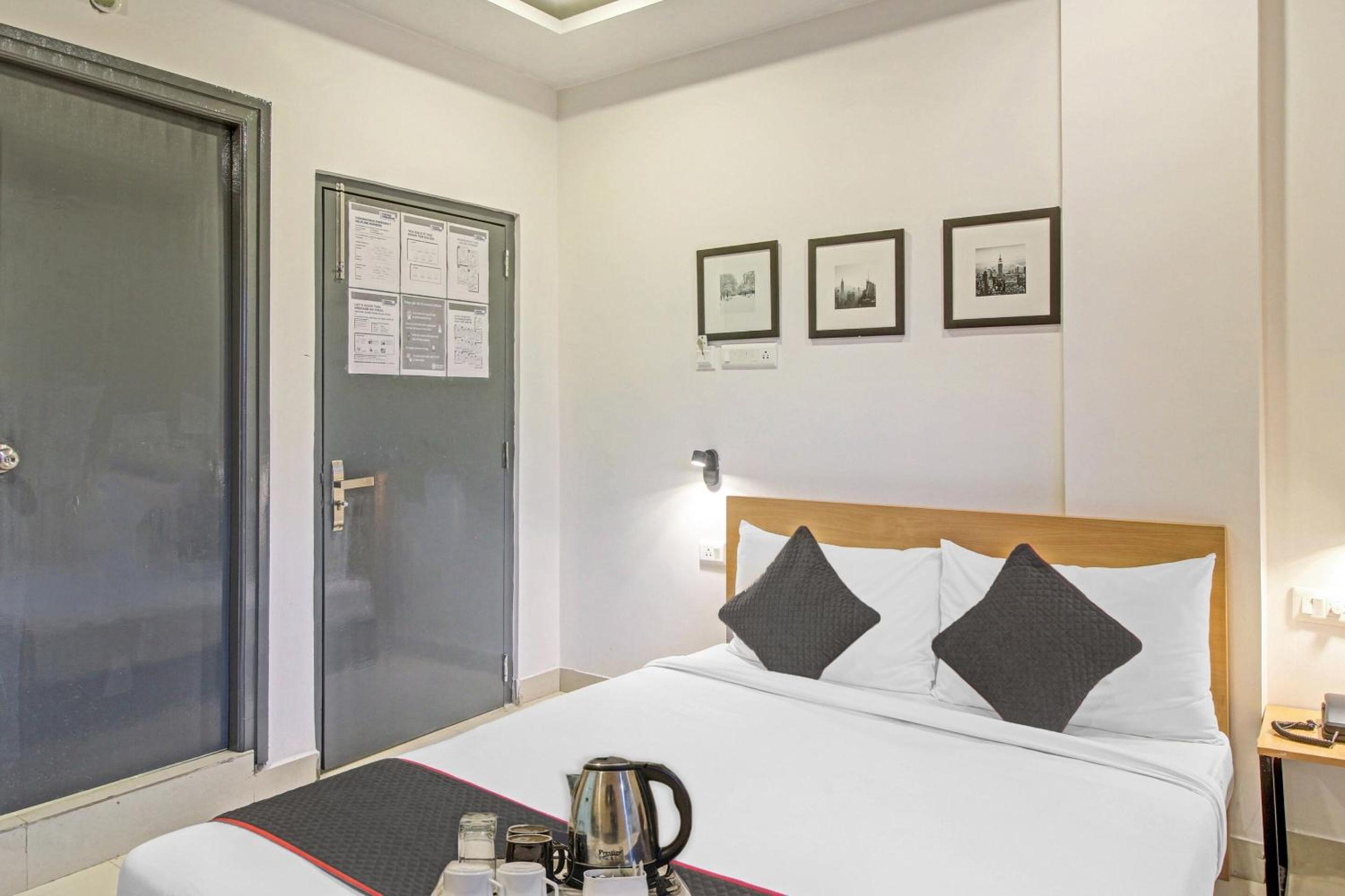 Classic Triple Room - Photo 13