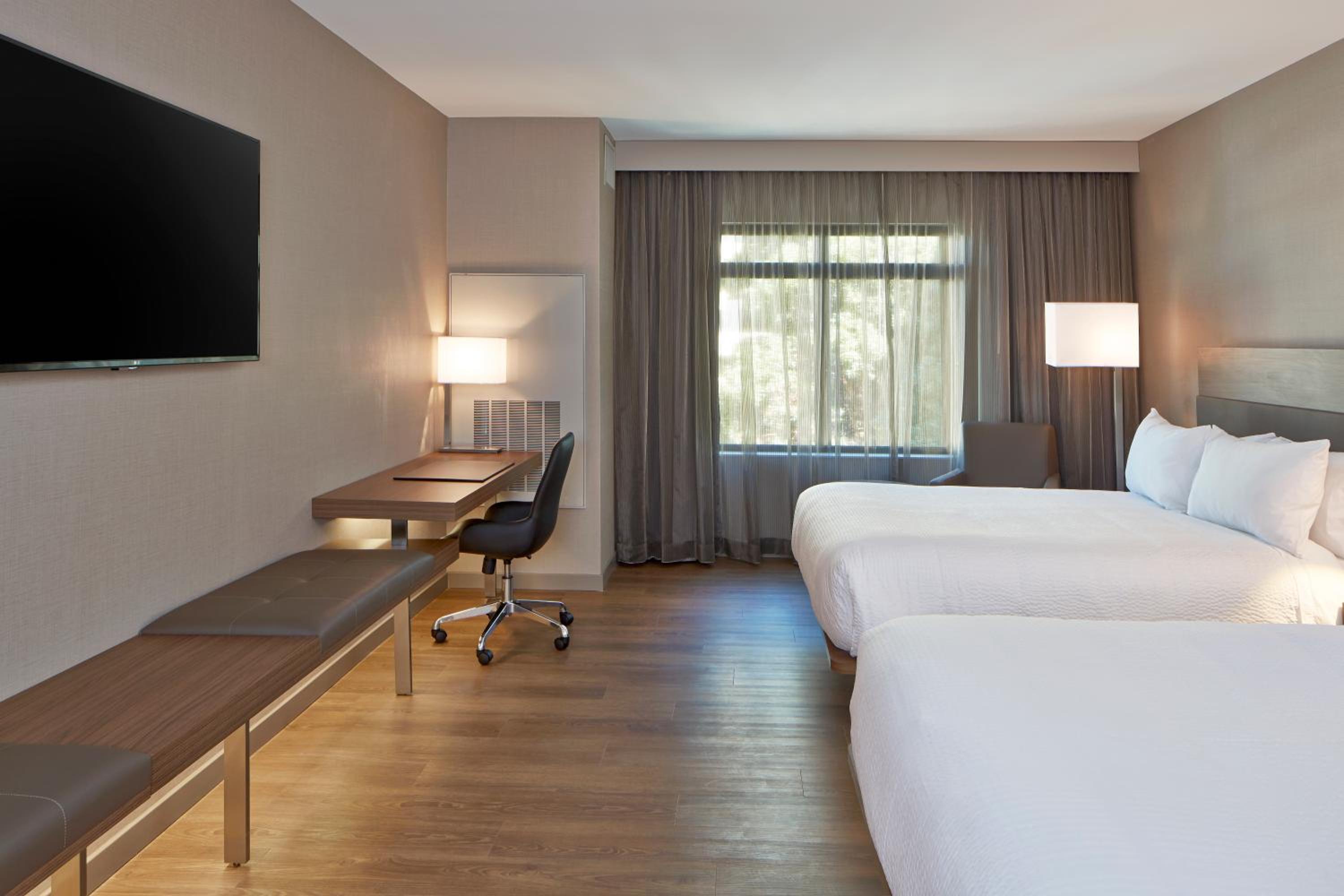 2 Queen Guest Room (Mobility Accessible w/Roll-In-Shower)