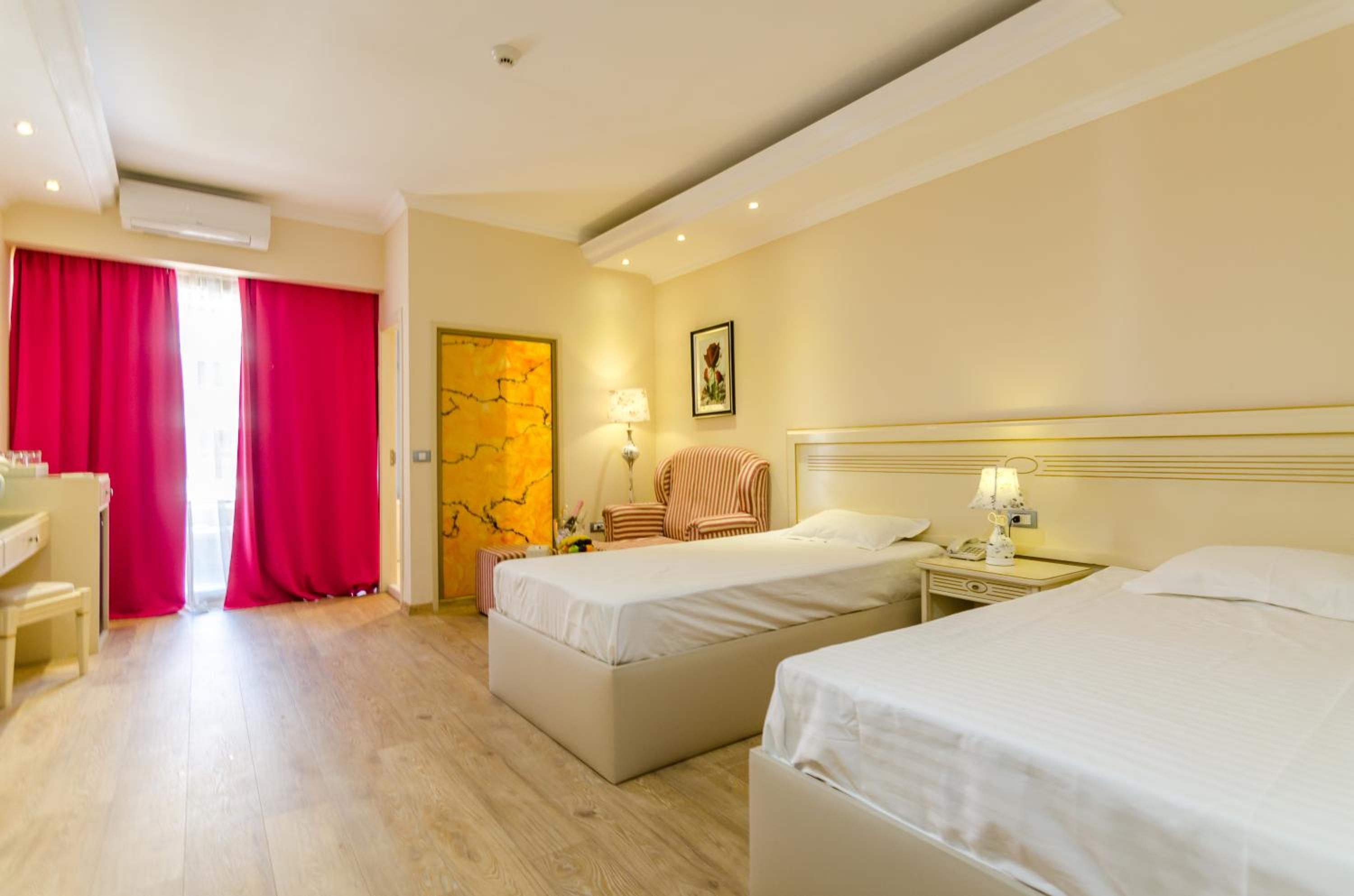 Twin Room with Balcony and Lateral Sea View