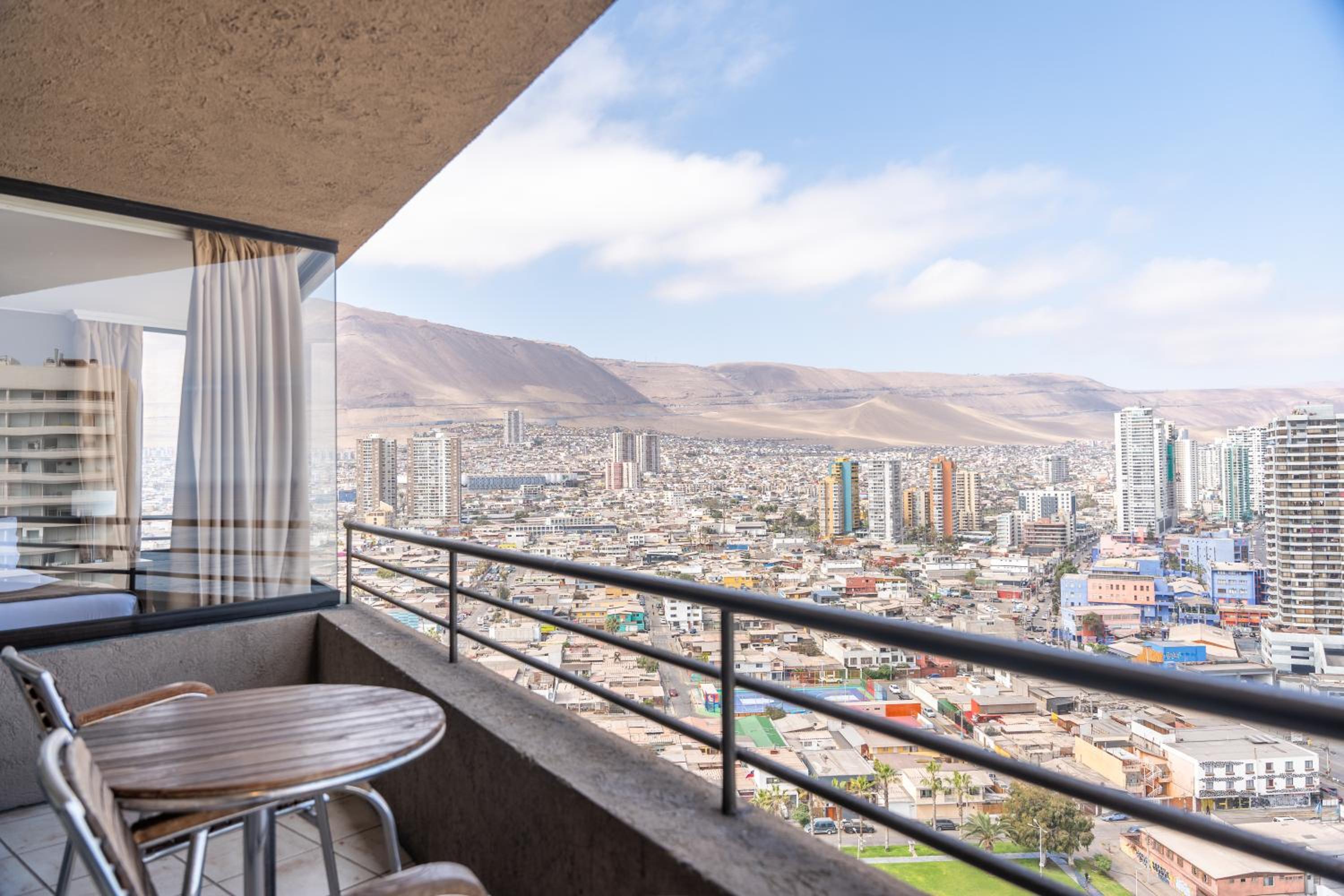 Family Two-Bedroom Apartment With View photo 2