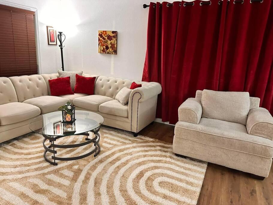 Three-Bedroom Apartment photo 1