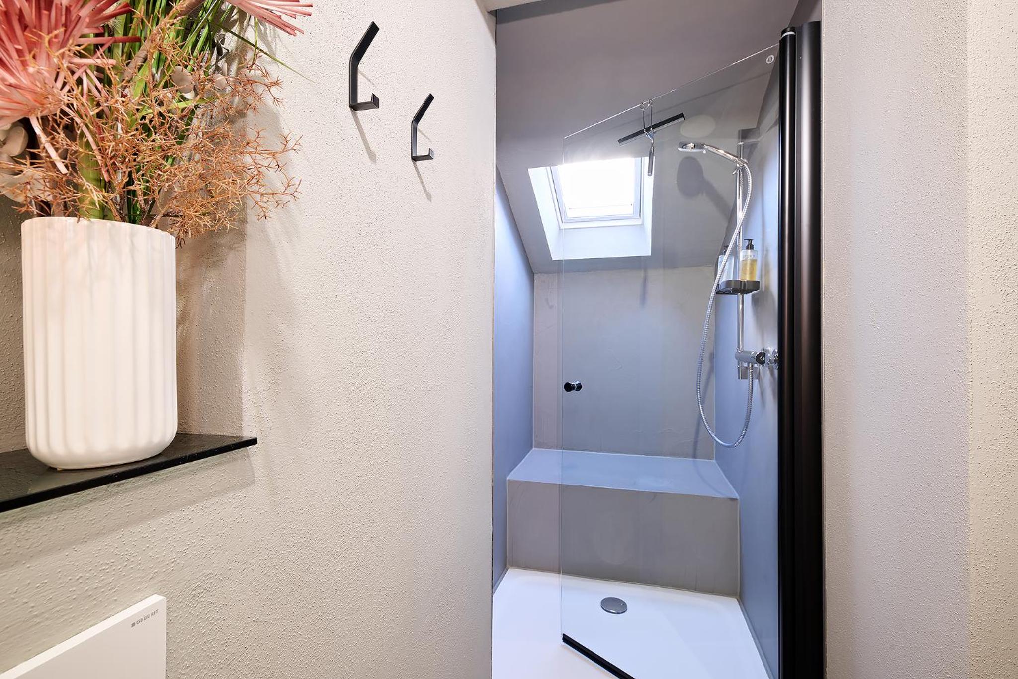 Two-Bedroom Apartment with Balcony photo 3
