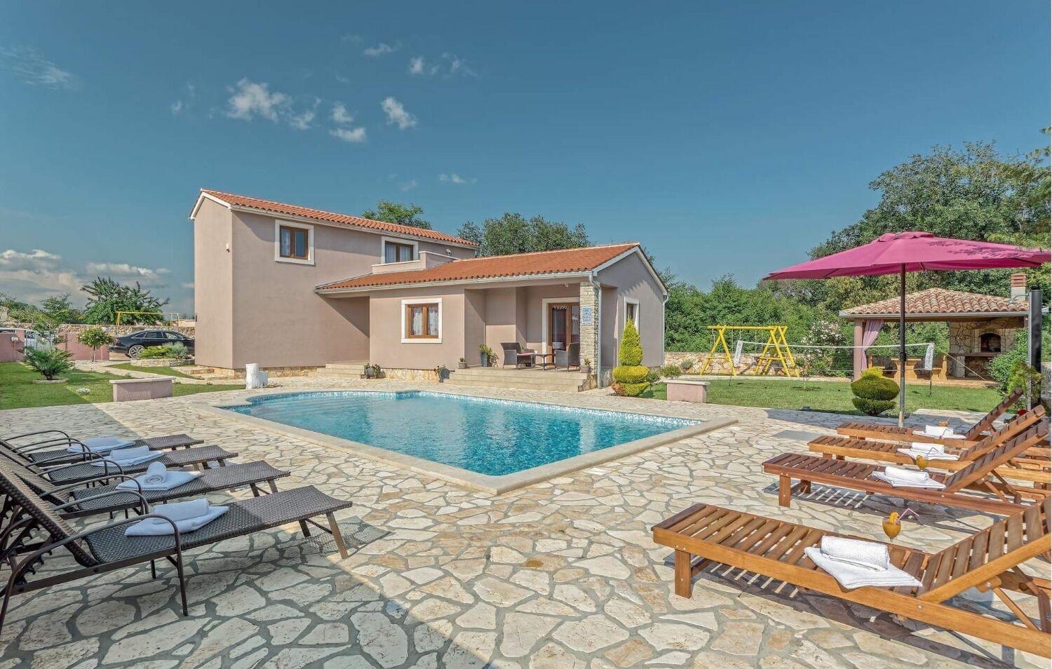Four-Bedroom Vacation Home photo 3