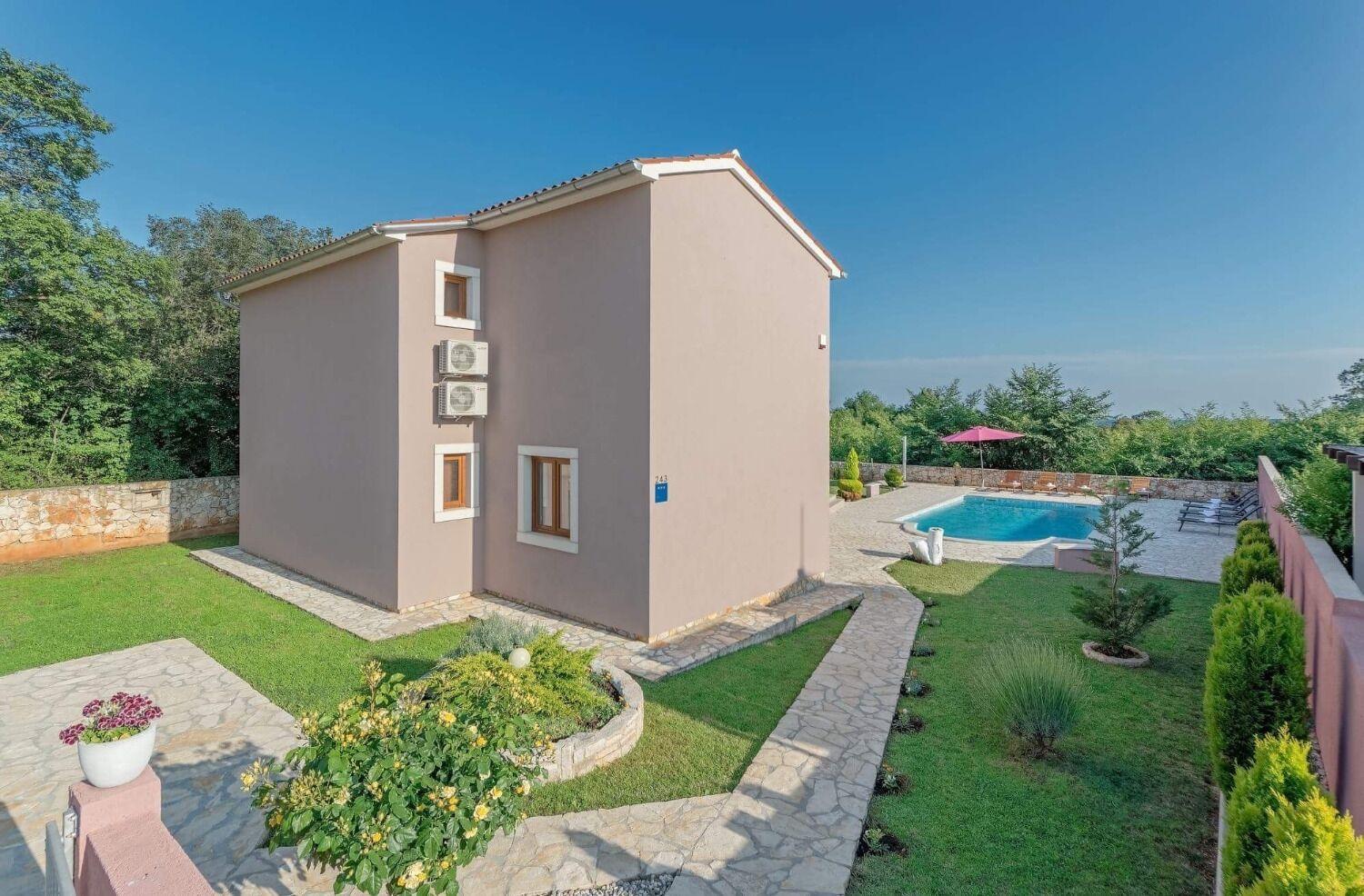 Four-Bedroom Vacation Home photo 2