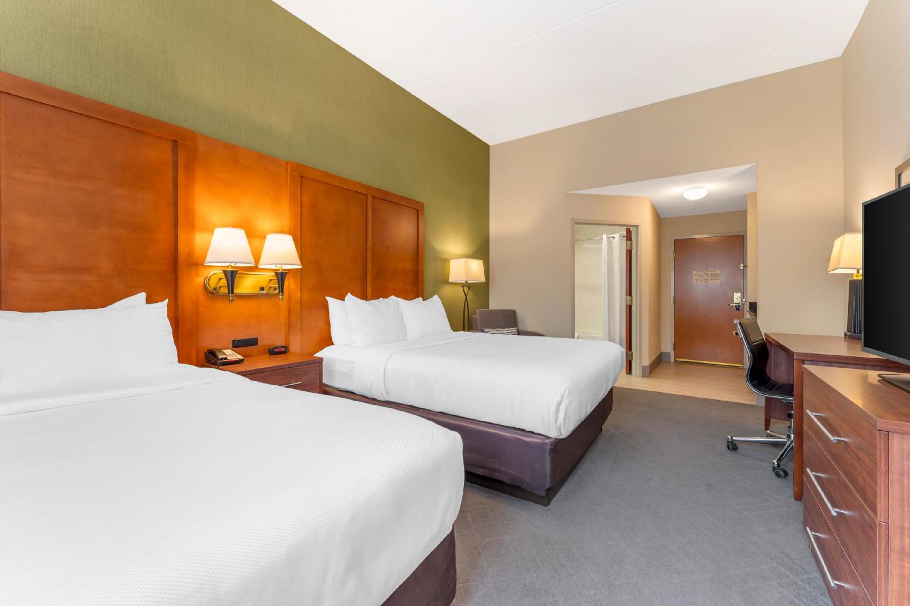 Queen Room with Two Queen Beds - Non-Smoking - Photo 1