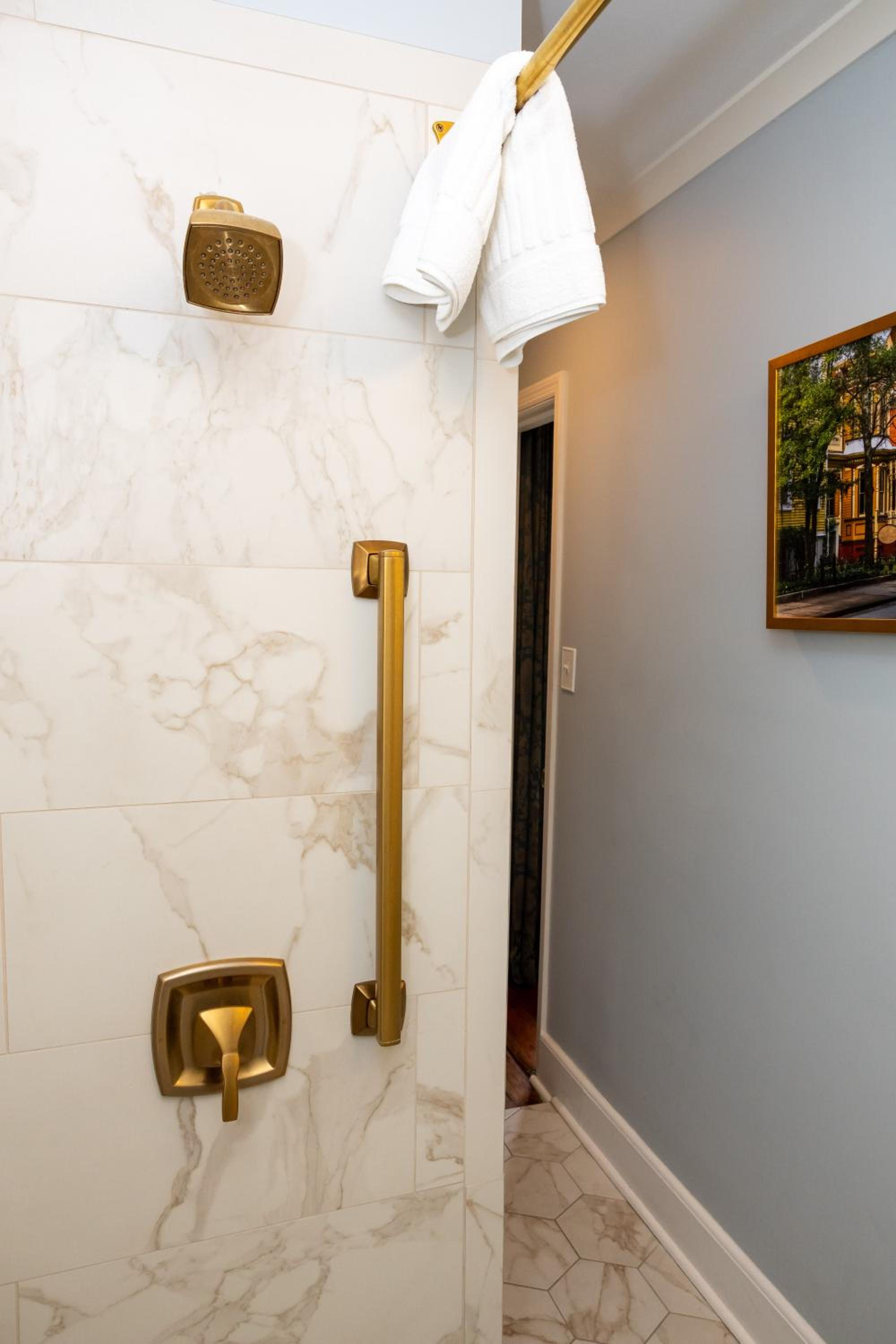 R. Bruce Room - Luxury Main House King photo 2