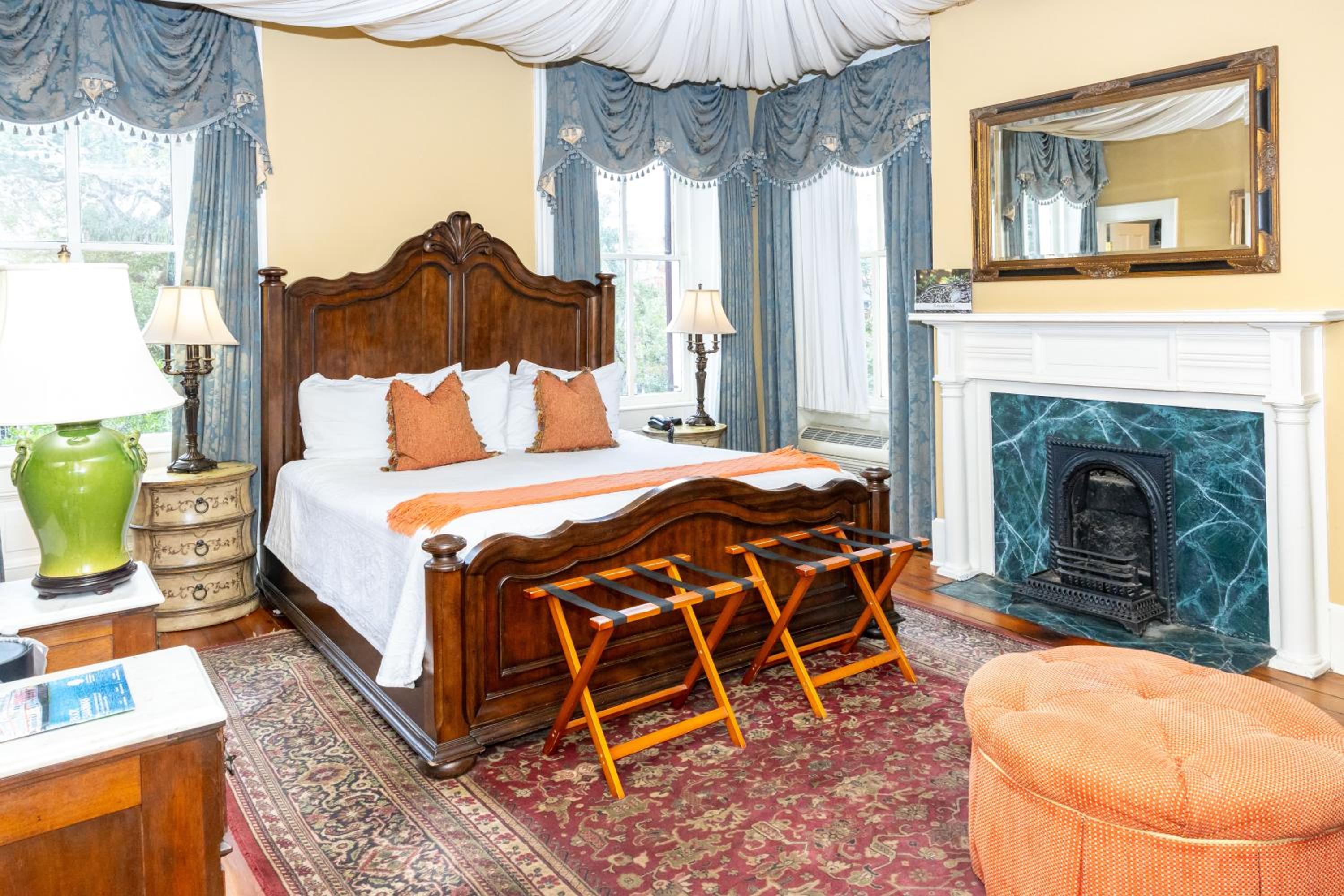 R. Bruce Room - Luxury Main House King photo 3