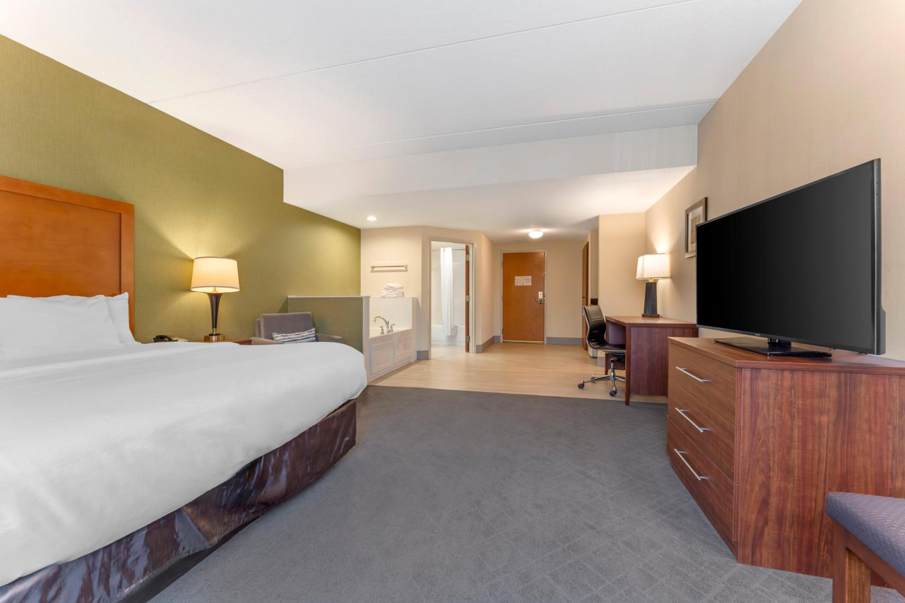 King Room with Spa Bath - Non-Smoking - Photo 3