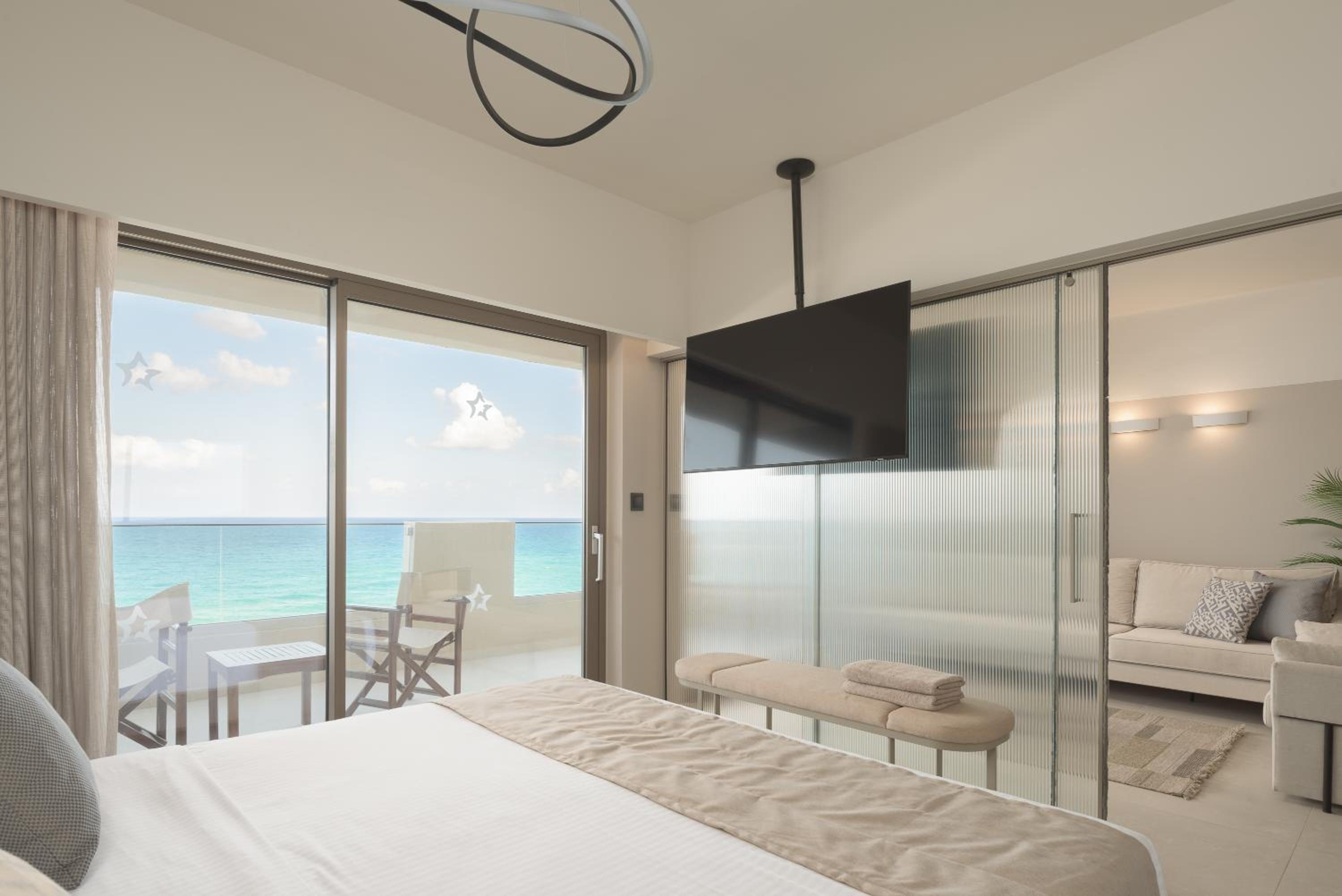 Junior Suite with Sea View - Photo 1
