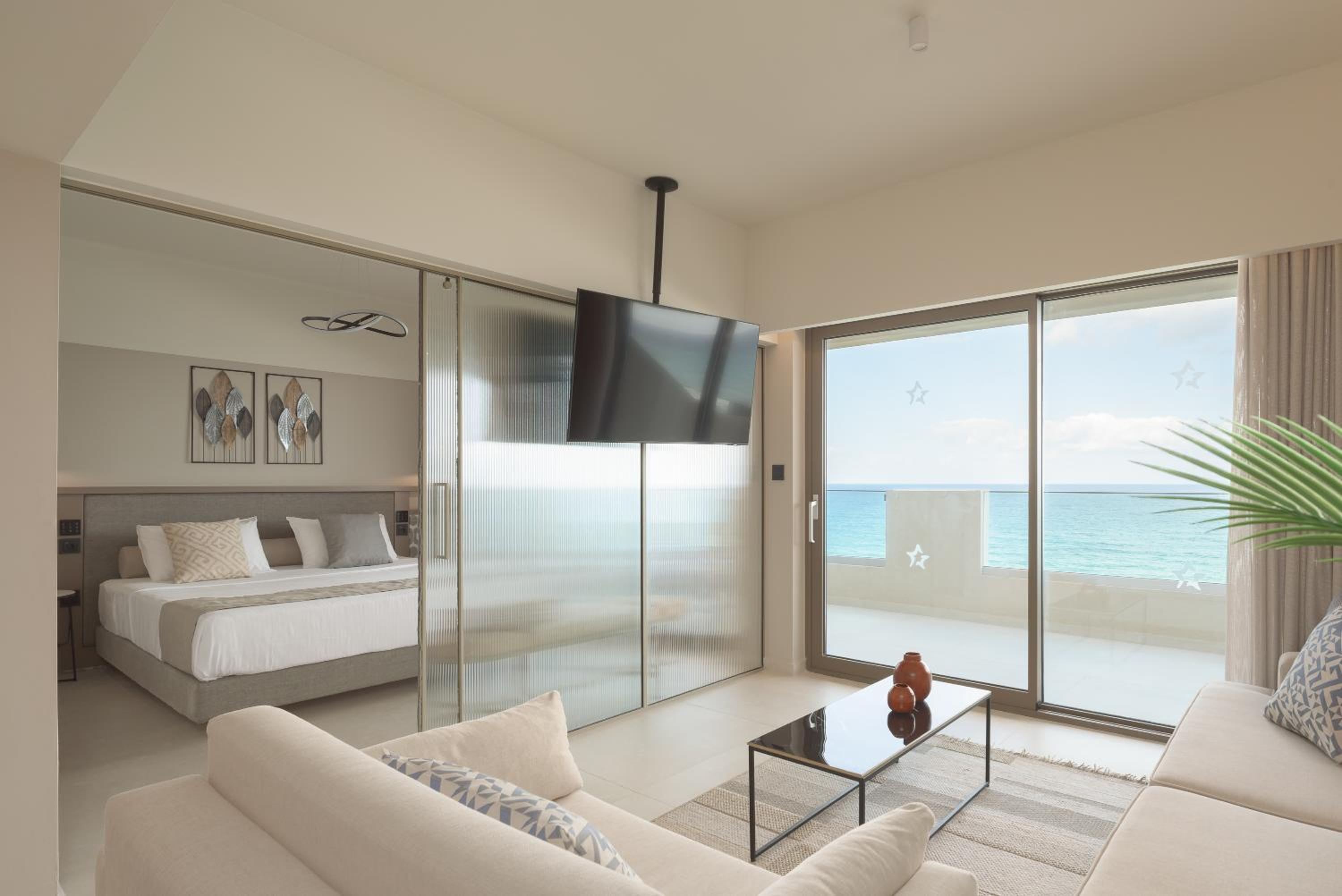 Junior Suite with Sea View - Photo 8
