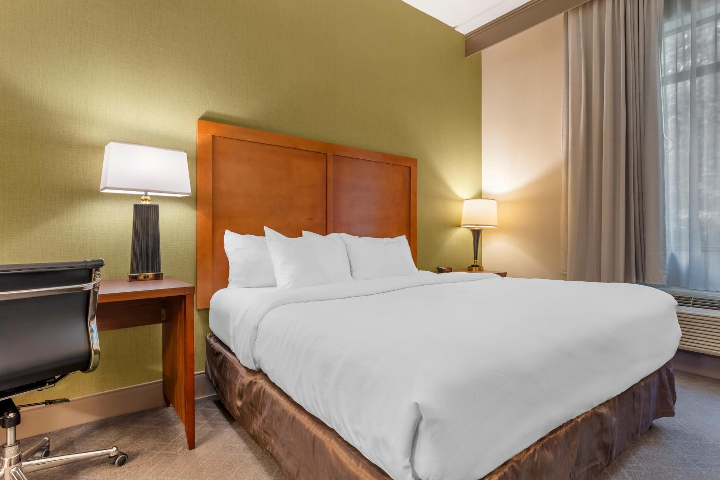 King Room - Accessible/Non-Smoking - Photo 1