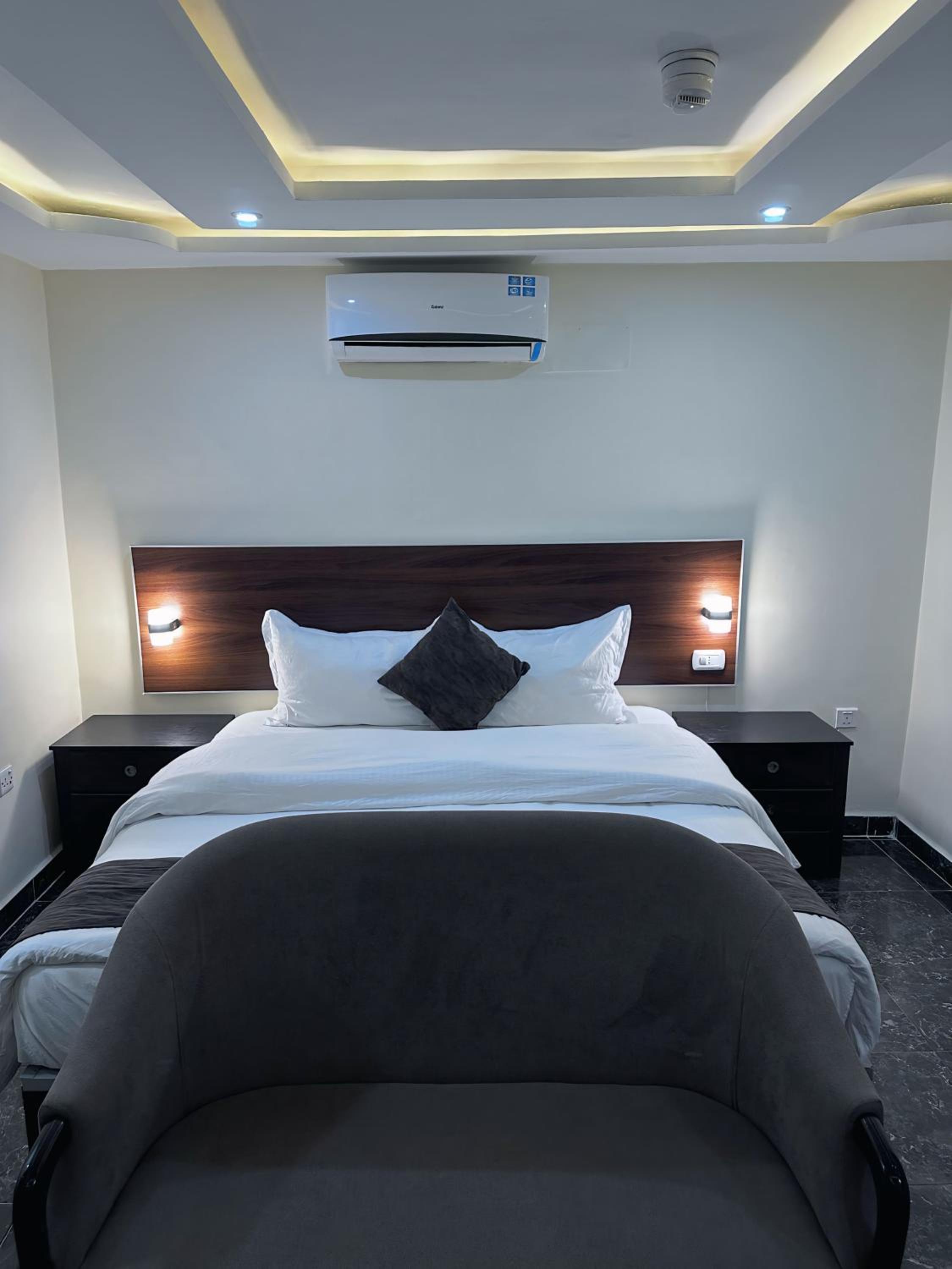 Budget Double Room - Photo 6