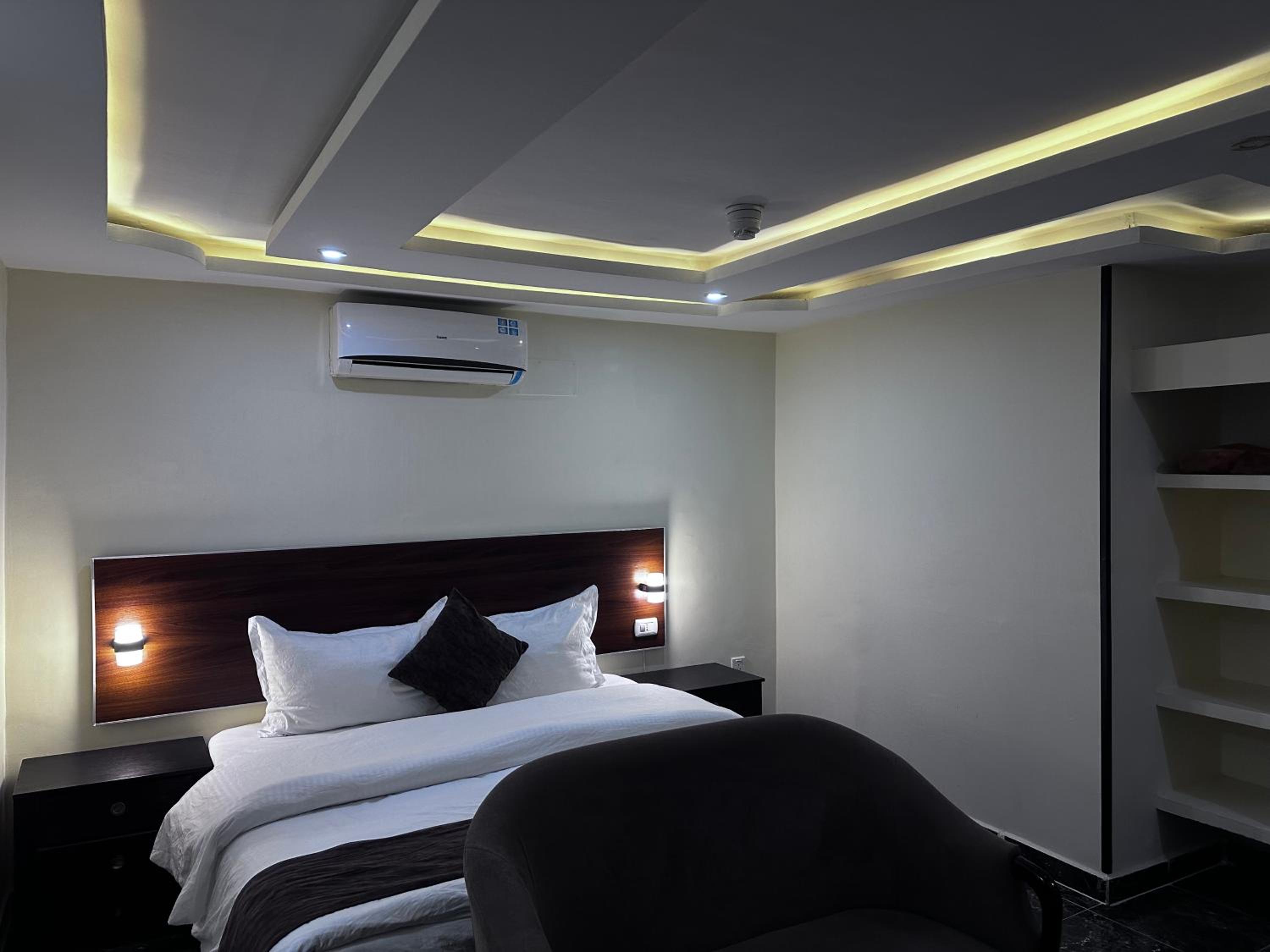Budget Double Room - Photo 3