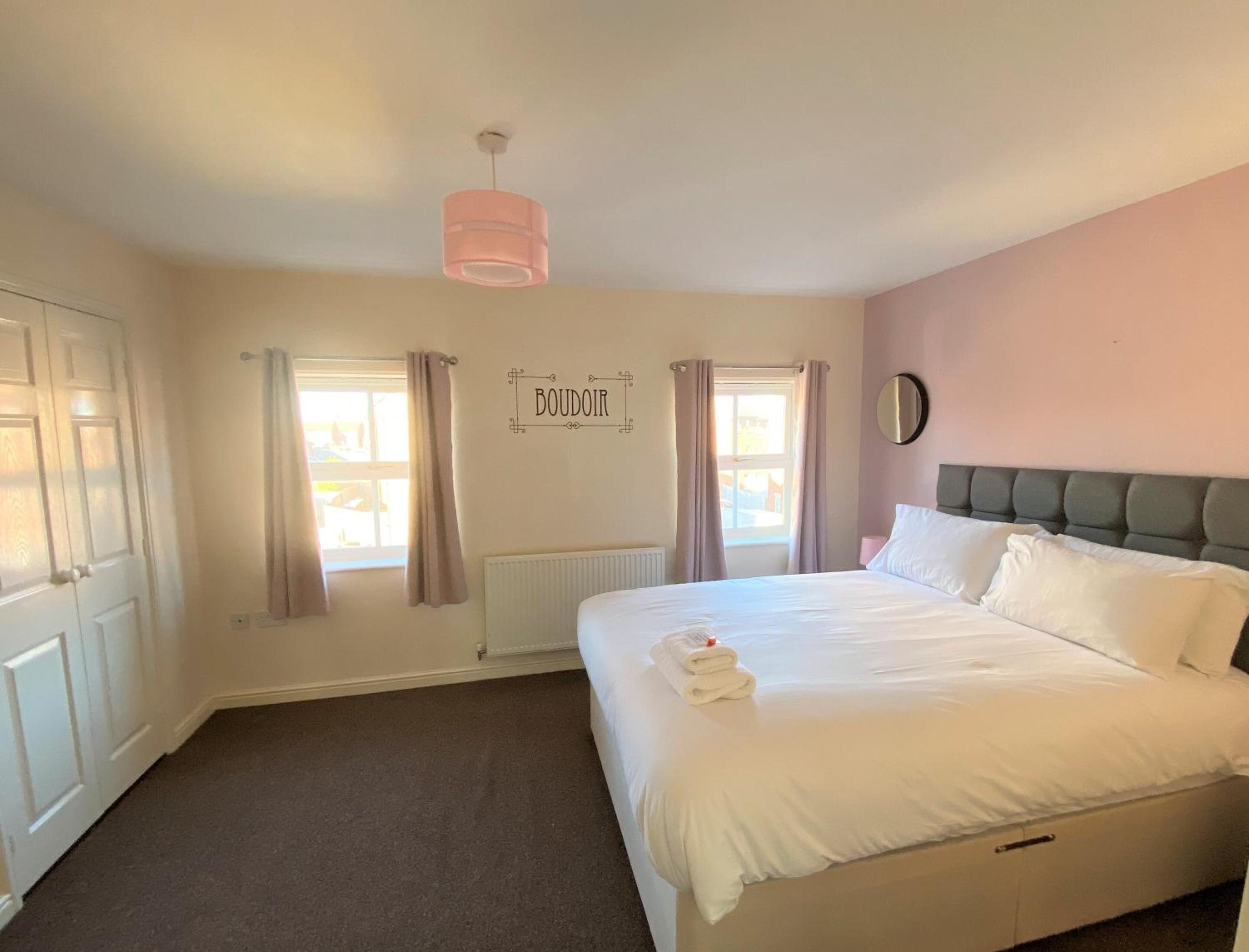 Four-Bedroom House photo 1
