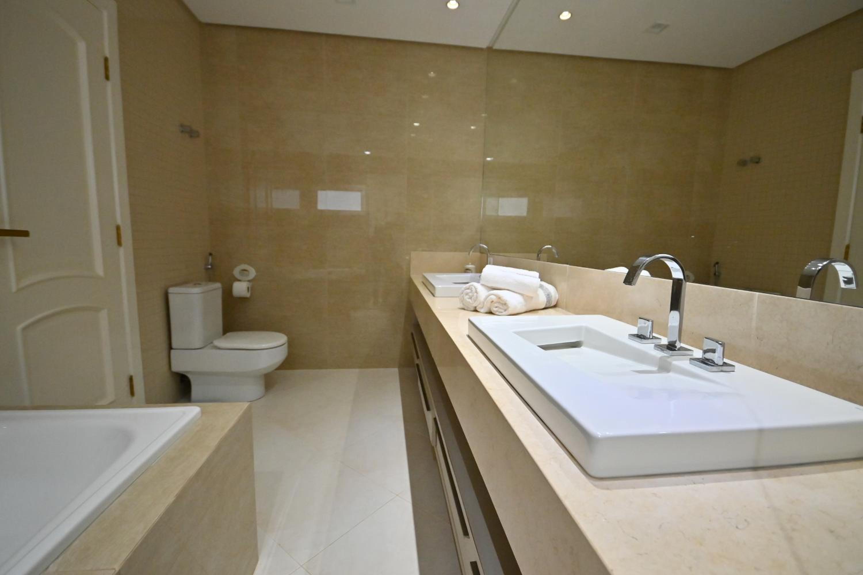 Deluxe King Room photo 3
