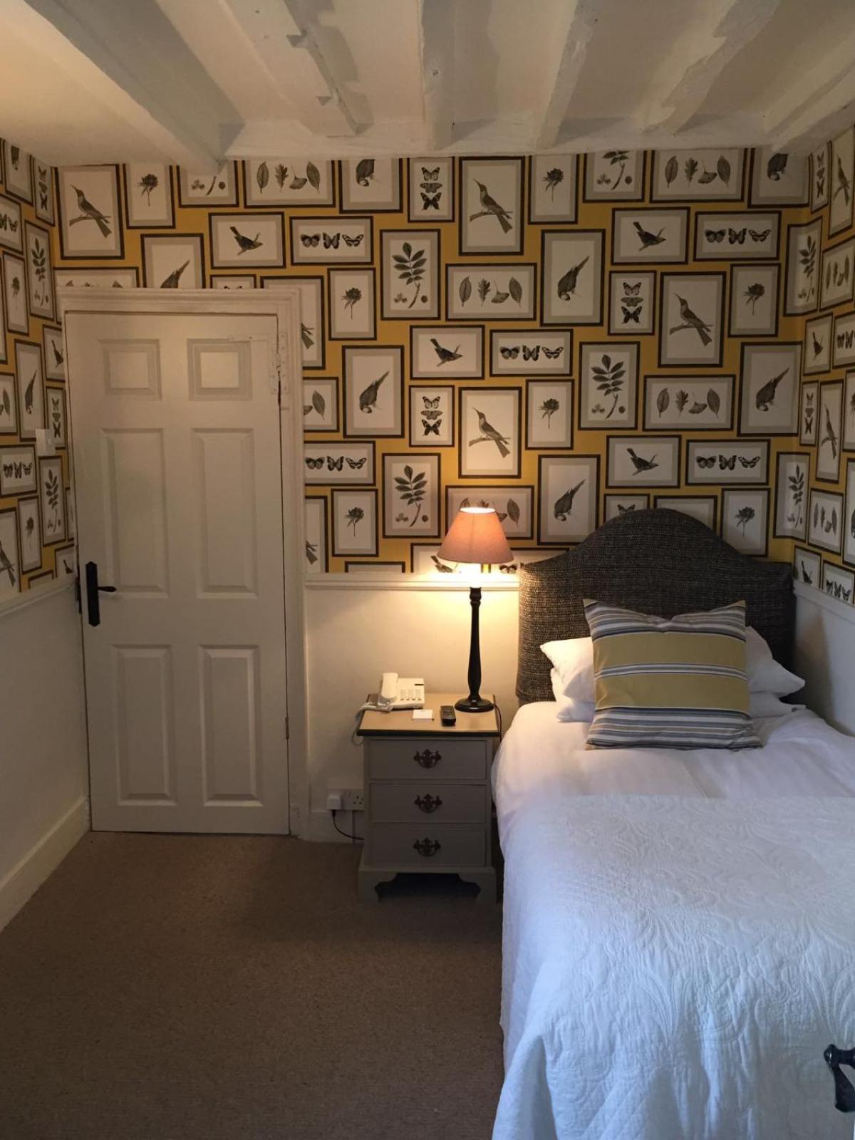 Single Room - Castle