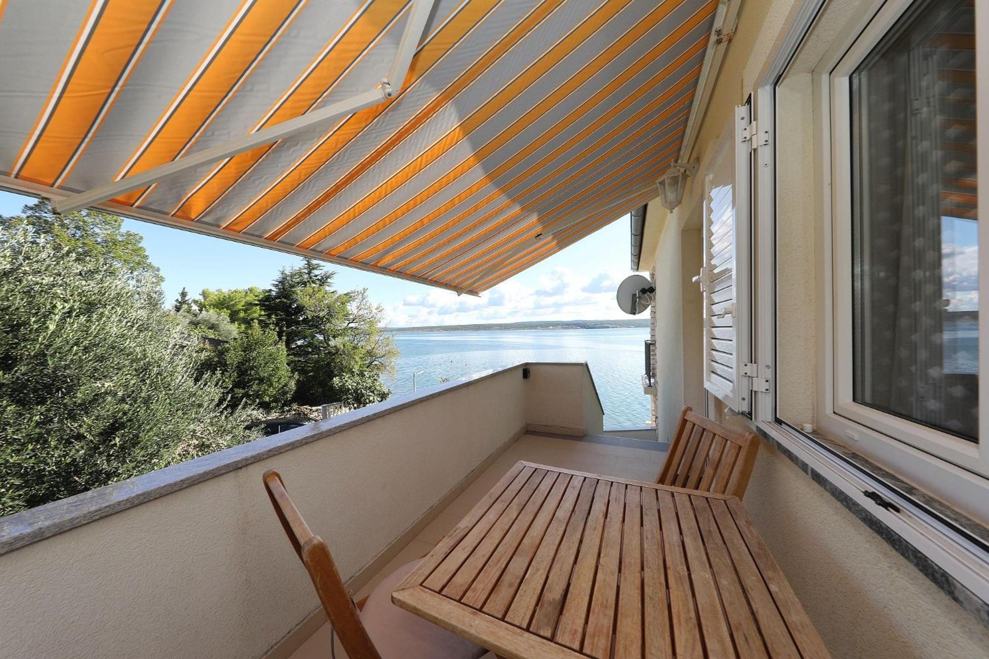 One-Bedroom Apartment with Balcony and Terrace photo 2