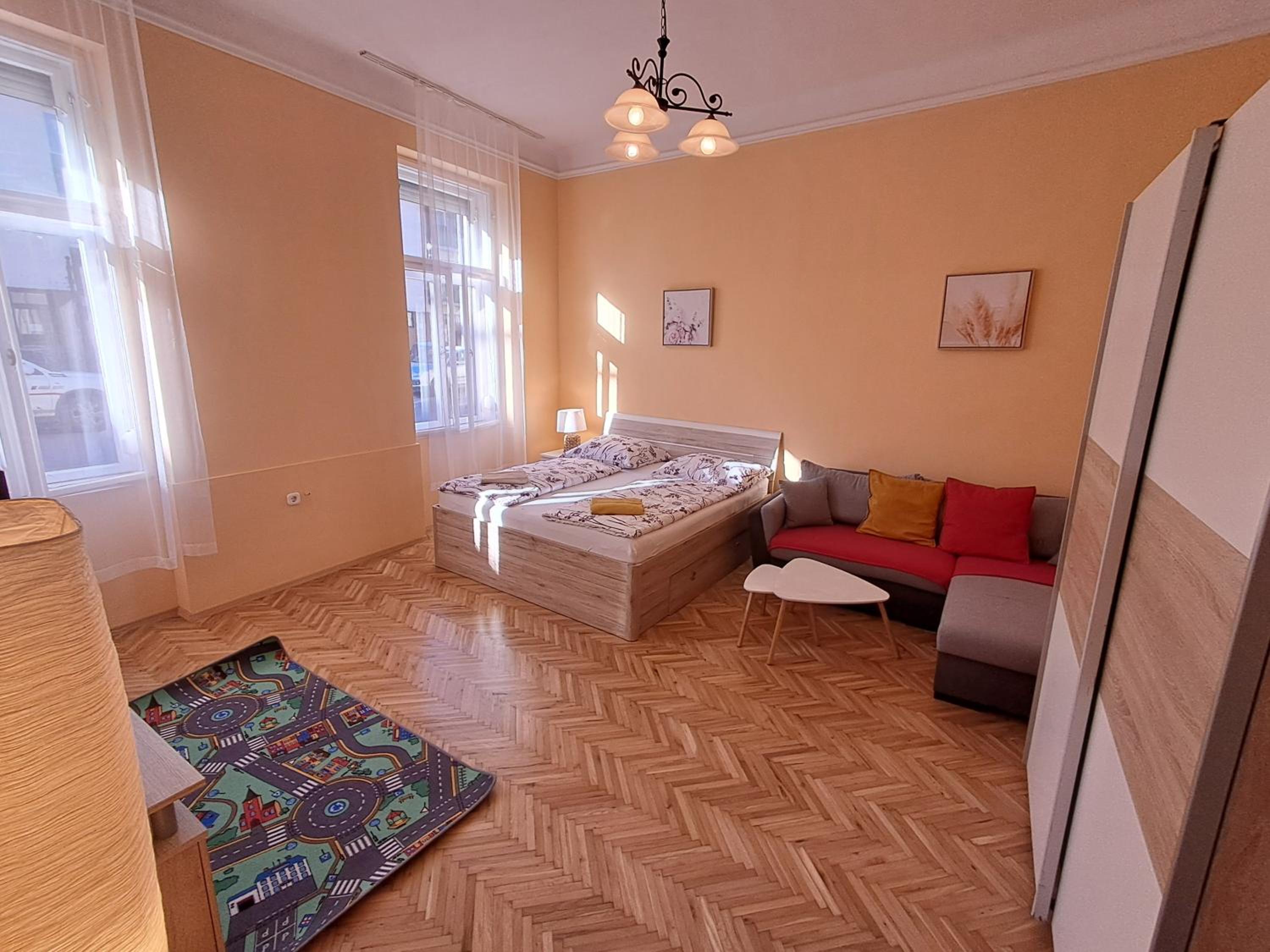 One-Bedroom Apartment photo 1
