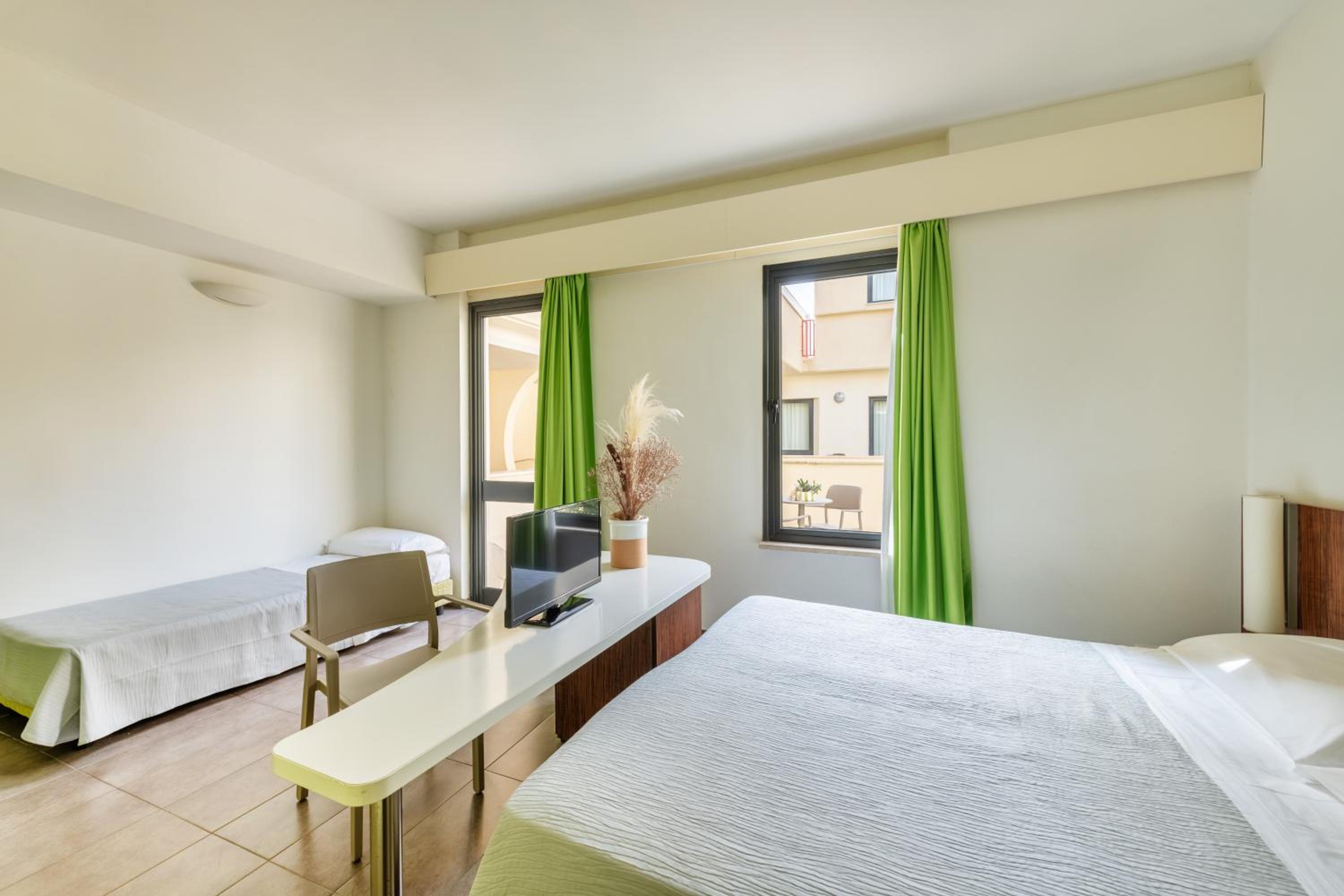 Family Room (4 Adults)