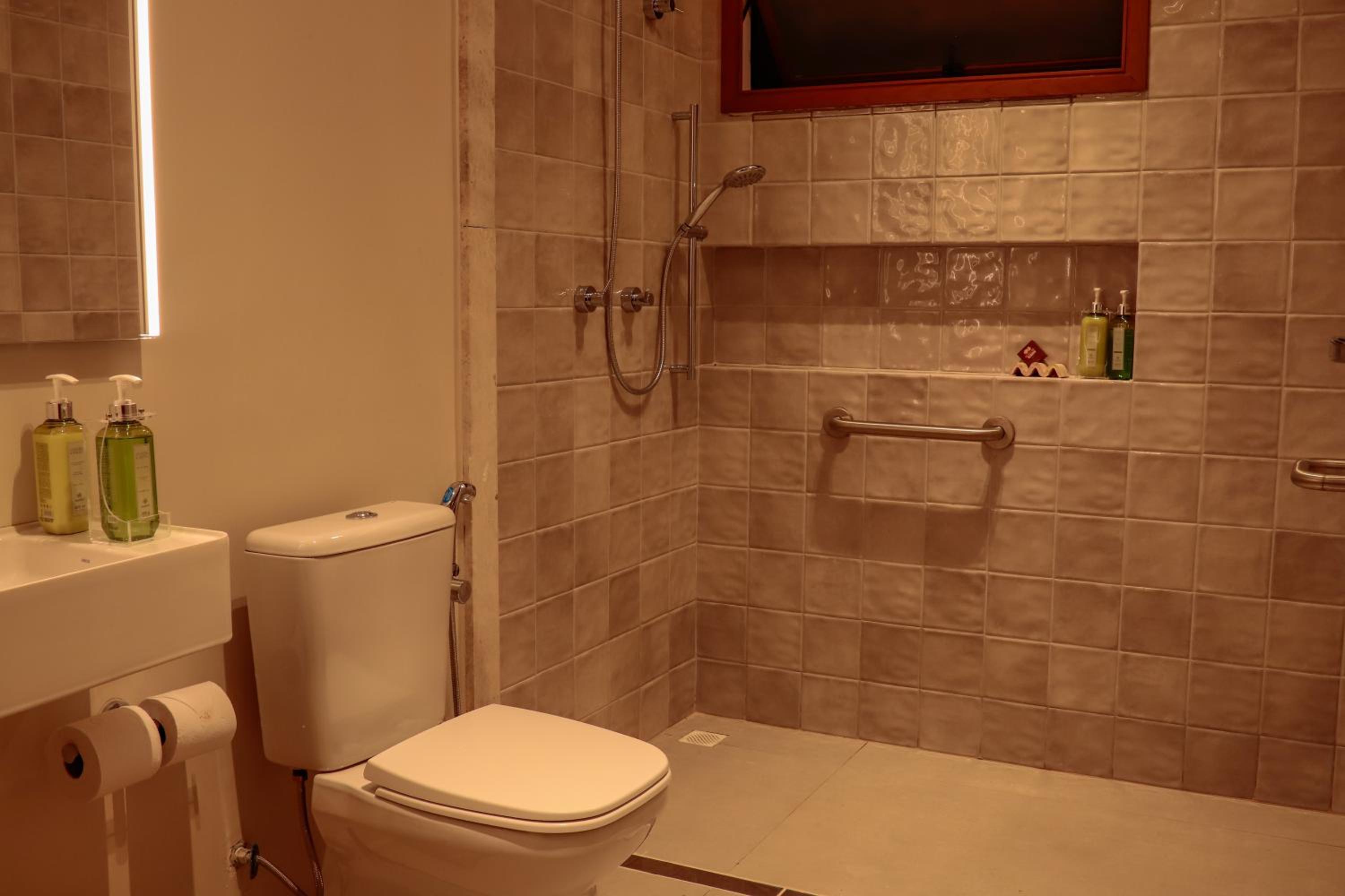 Deluxe King Room photo 3