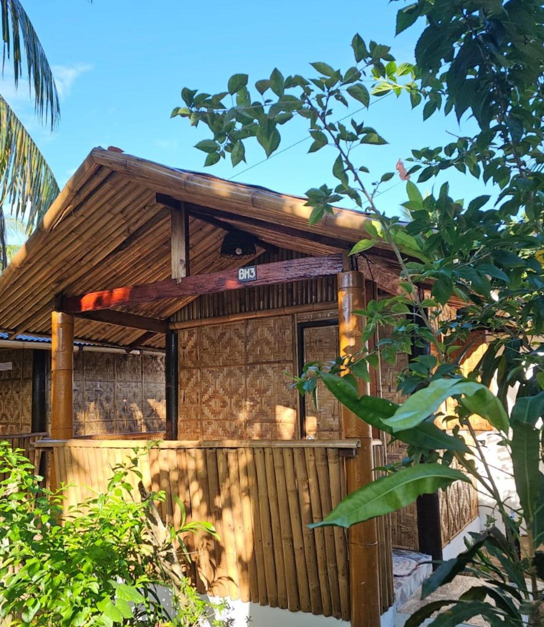 Bungalow with Garden View - Photo 2